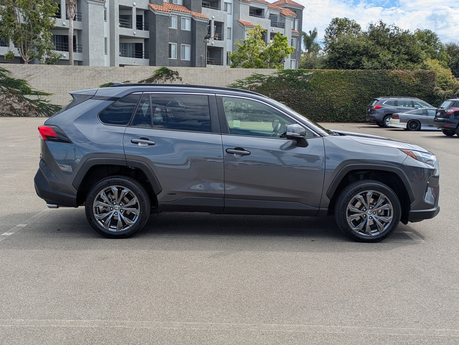2023 Toyota RAV4 Hybrid XLE Premium photo 2