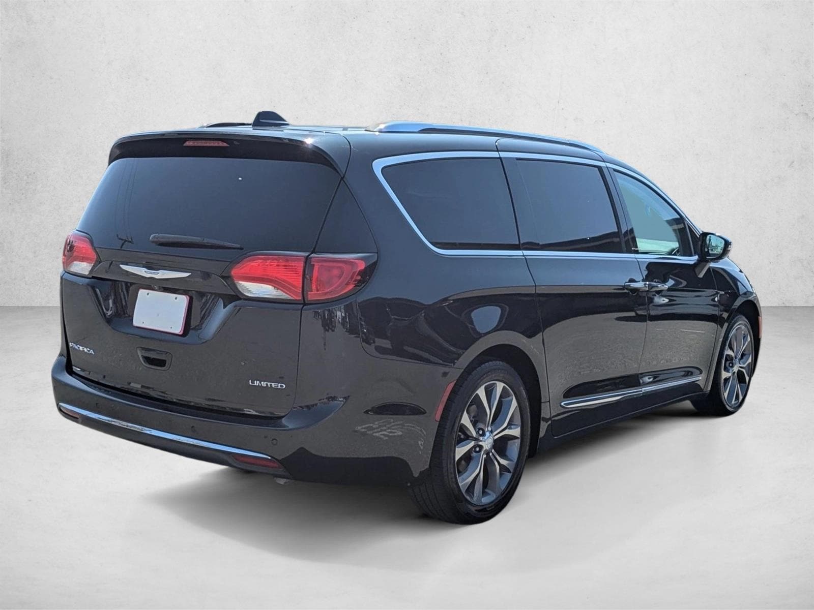 2017 Chrysler Pacifica Limited photo 4