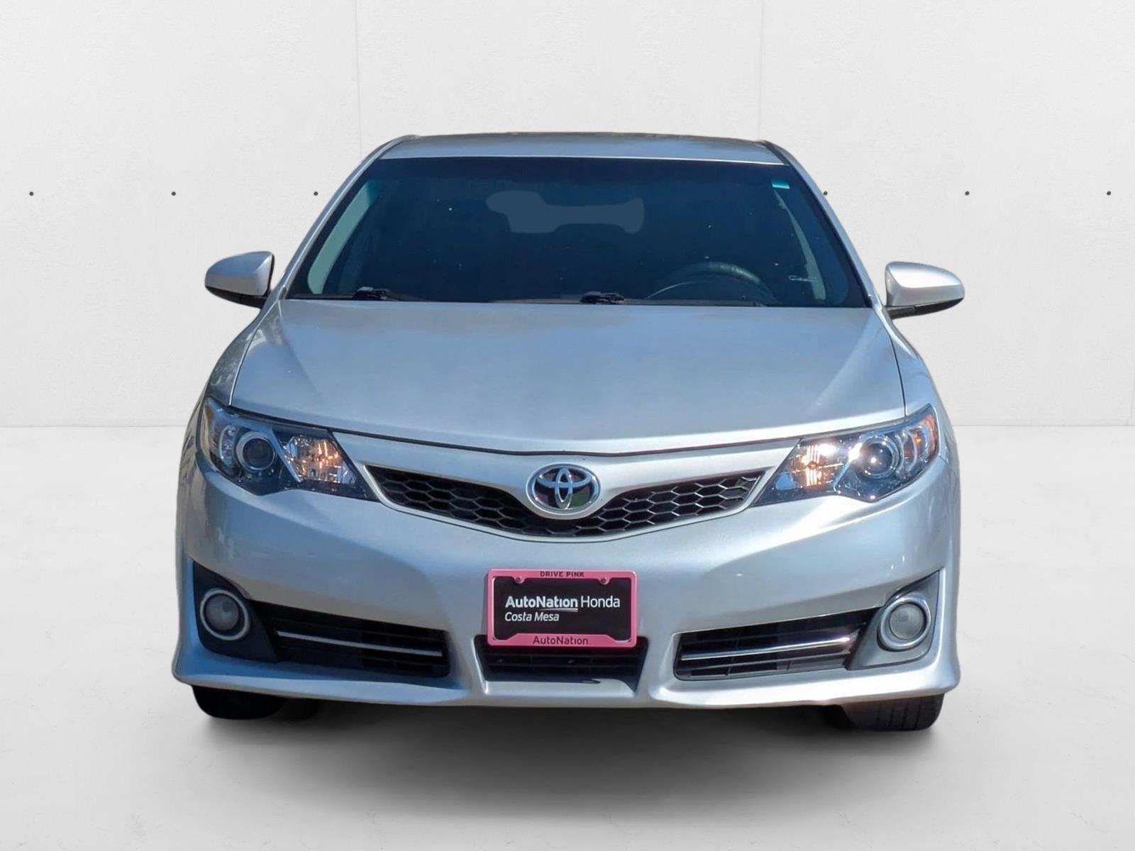2014 Toyota Camry SE photo 2