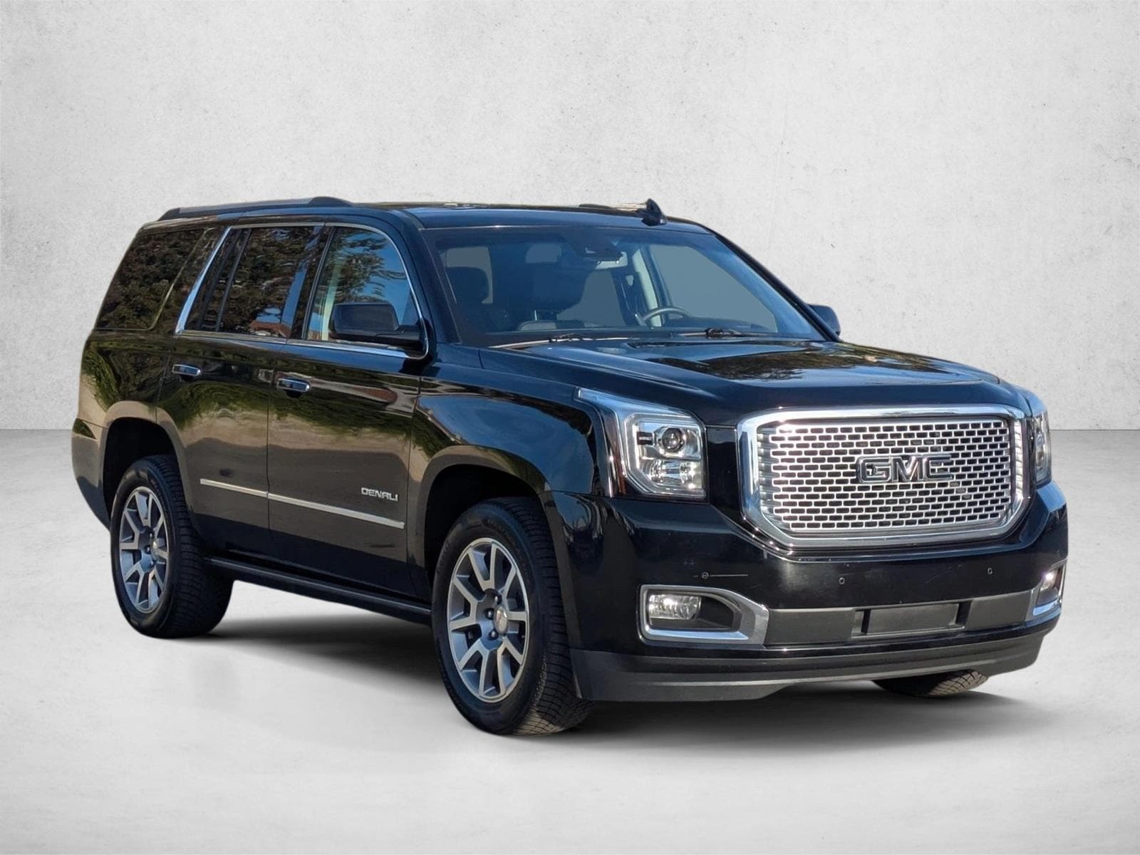 2015 GMC Yukon Denali photo 2