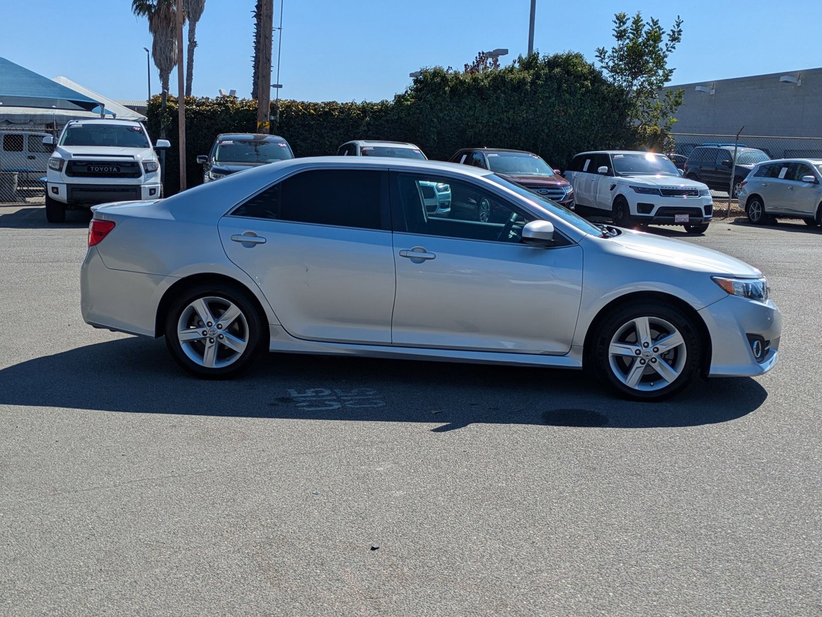 2014 Toyota Camry SE photo 4