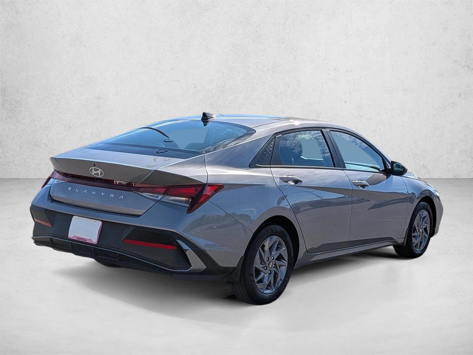 2024 Hyundai Elantra SEL photo 4