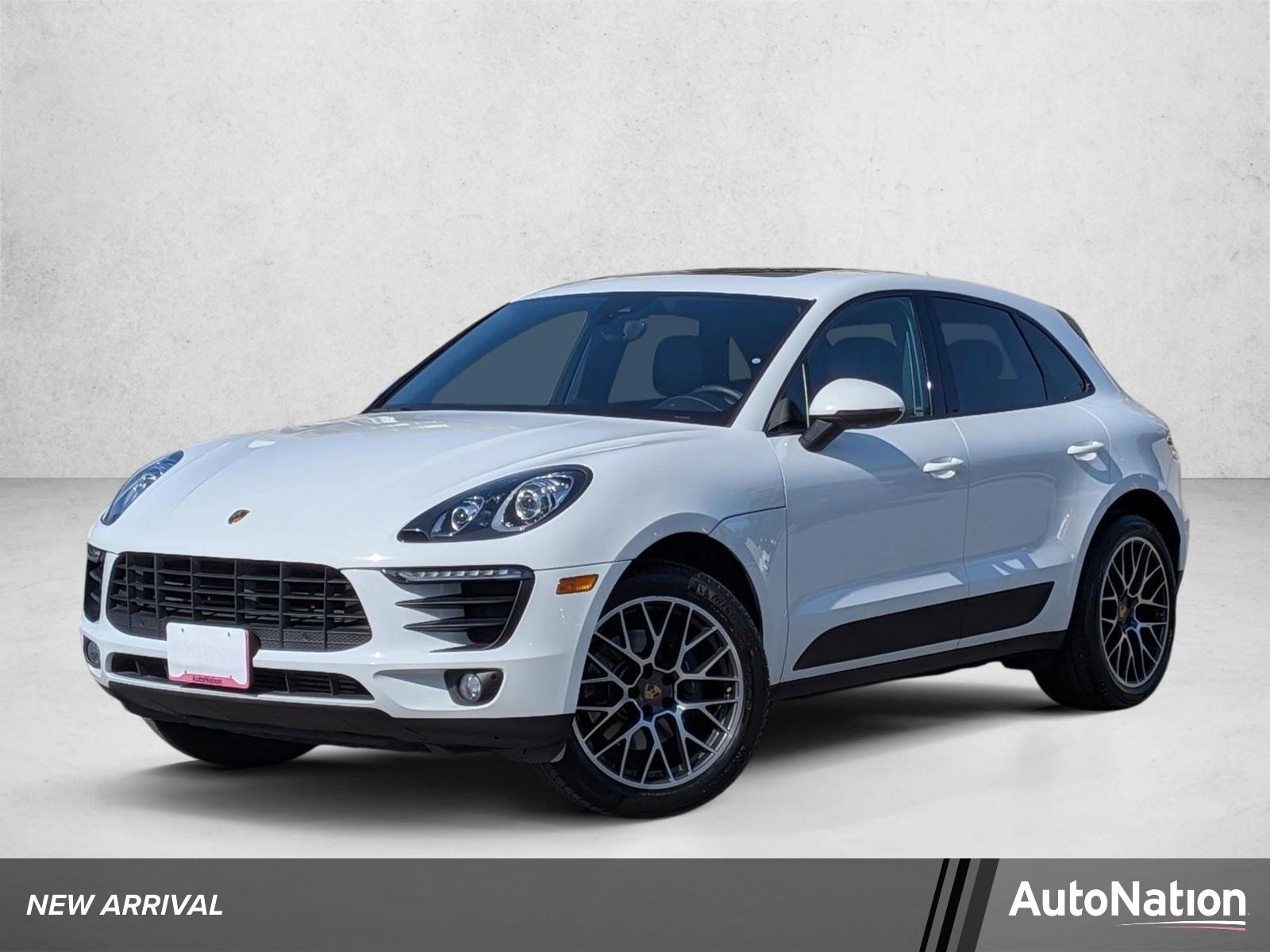2018 Porsche Macan Sport Edition's photo