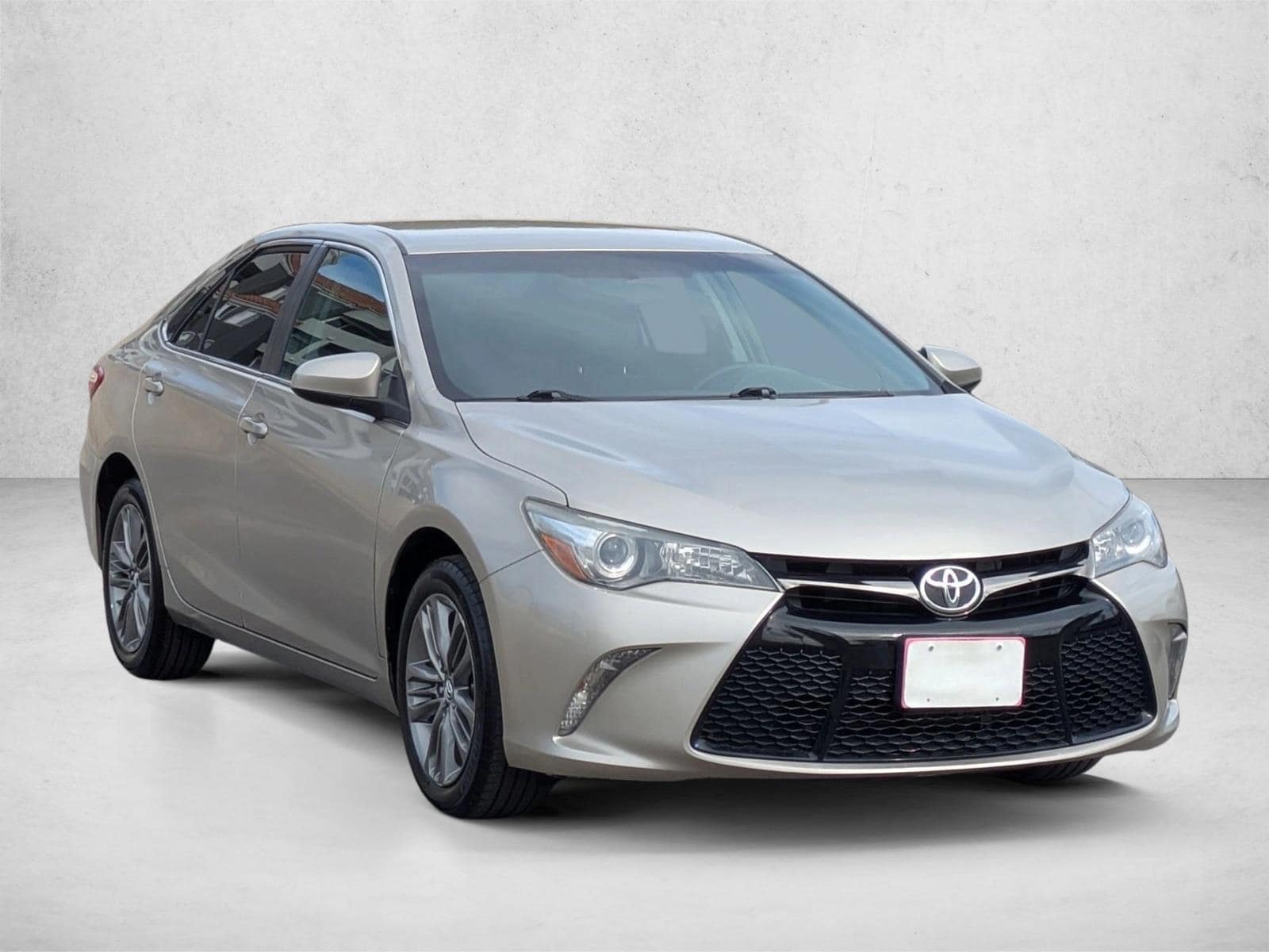 2015 Toyota Camry SE photo 3