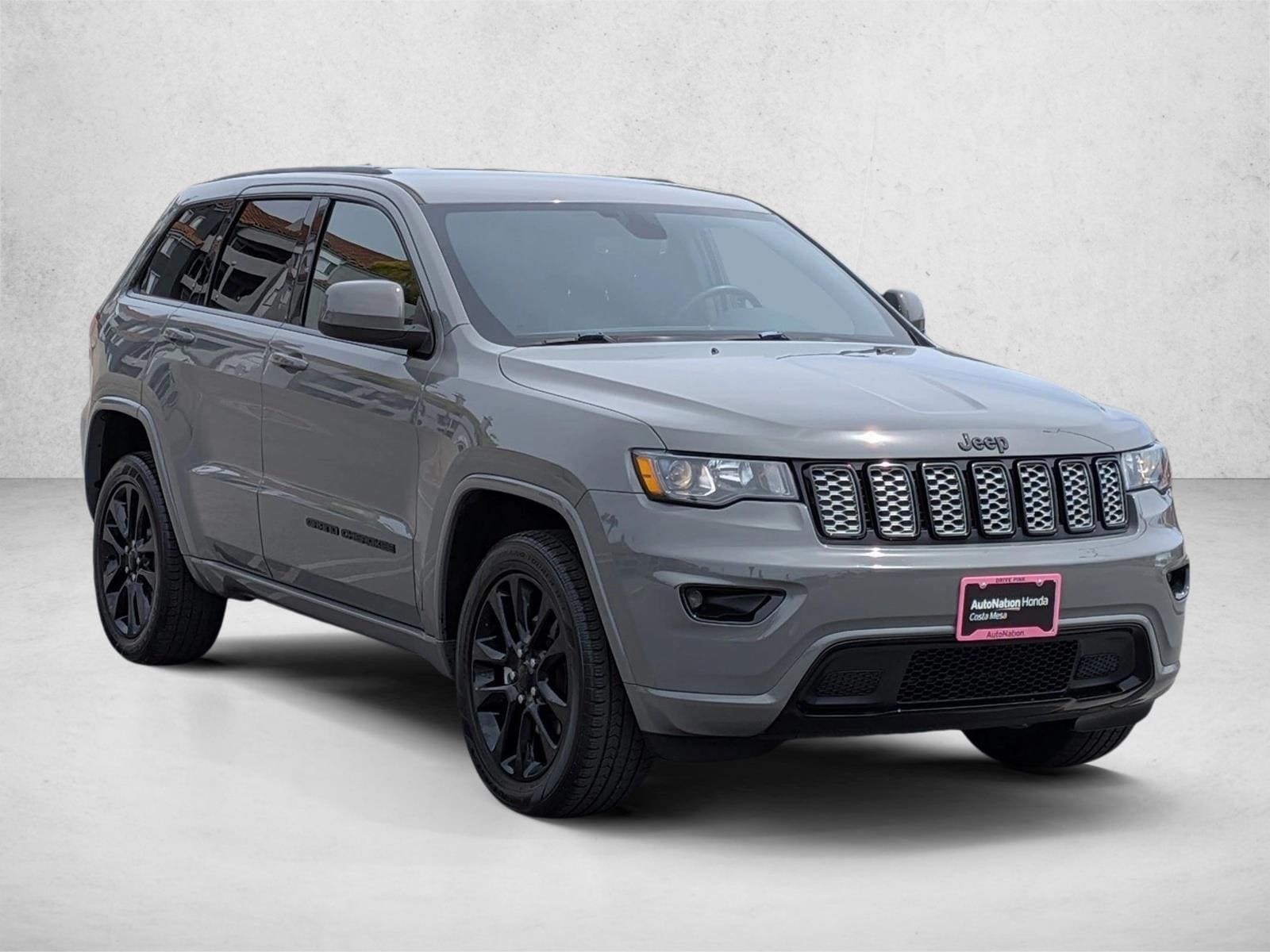2020 Jeep Grand Cherokee Laredo photo 2