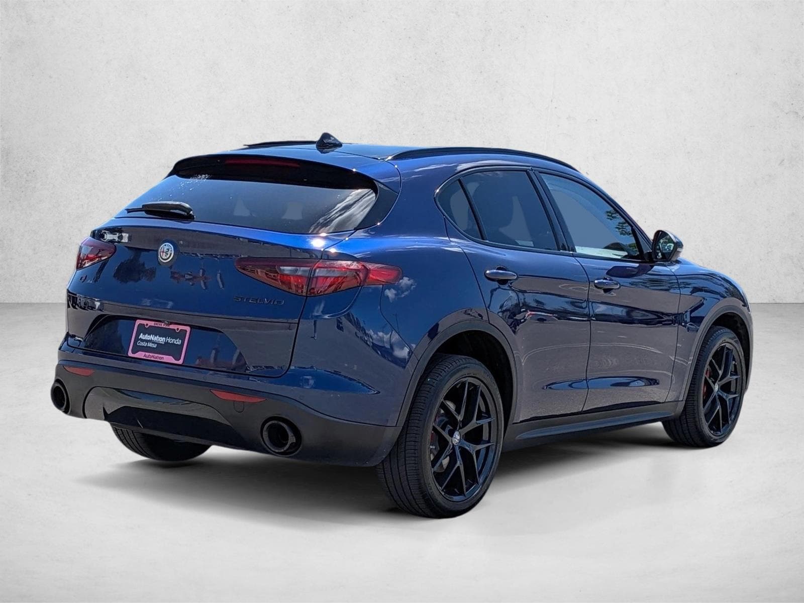 2020 Alfa Romeo Stelvio photo 4