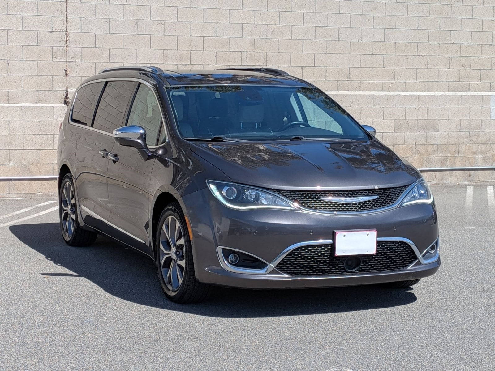 2017 Chrysler Pacifica Limited photo 2