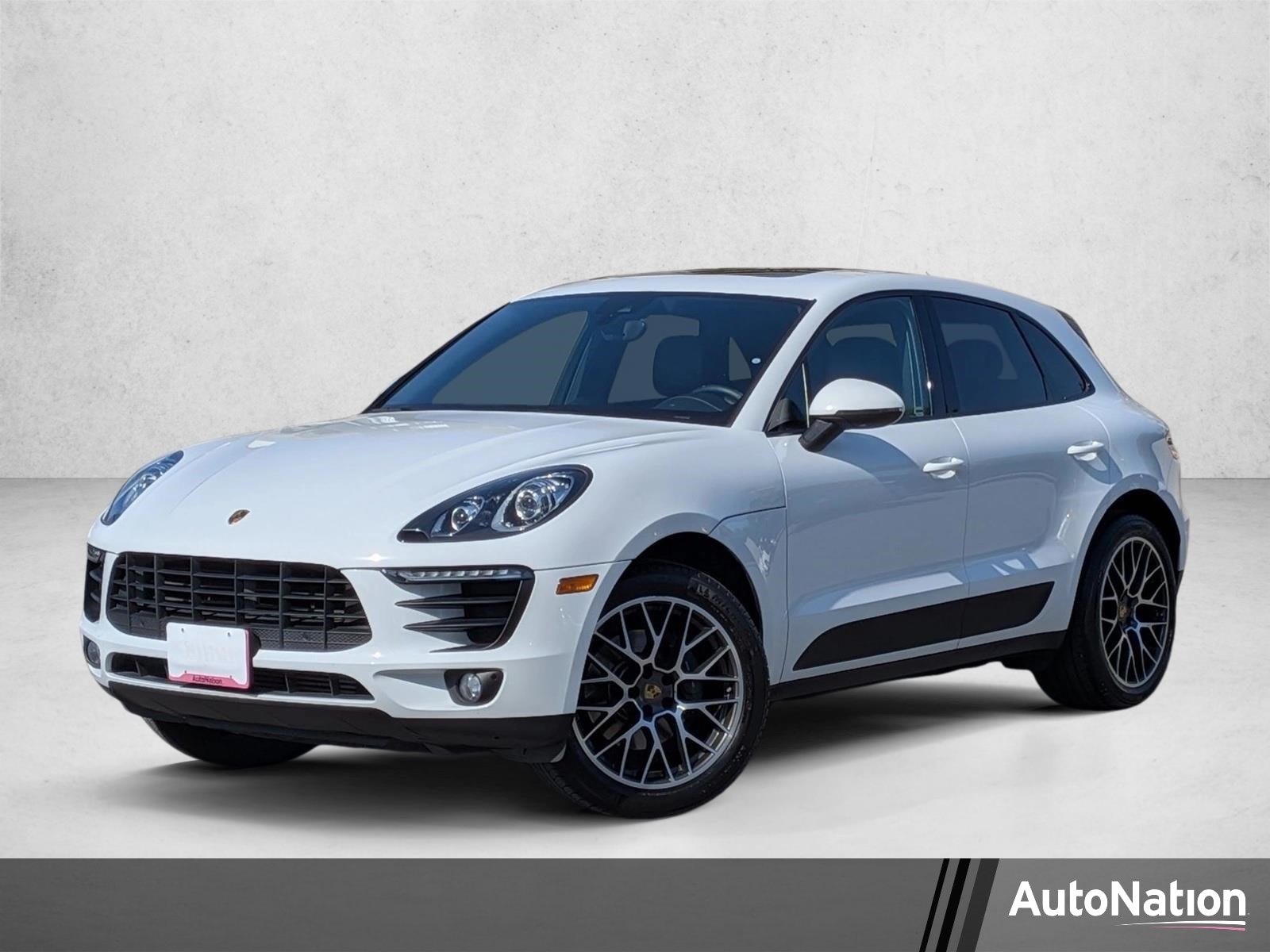 2018 Porsche Macan Sport Edition's photo