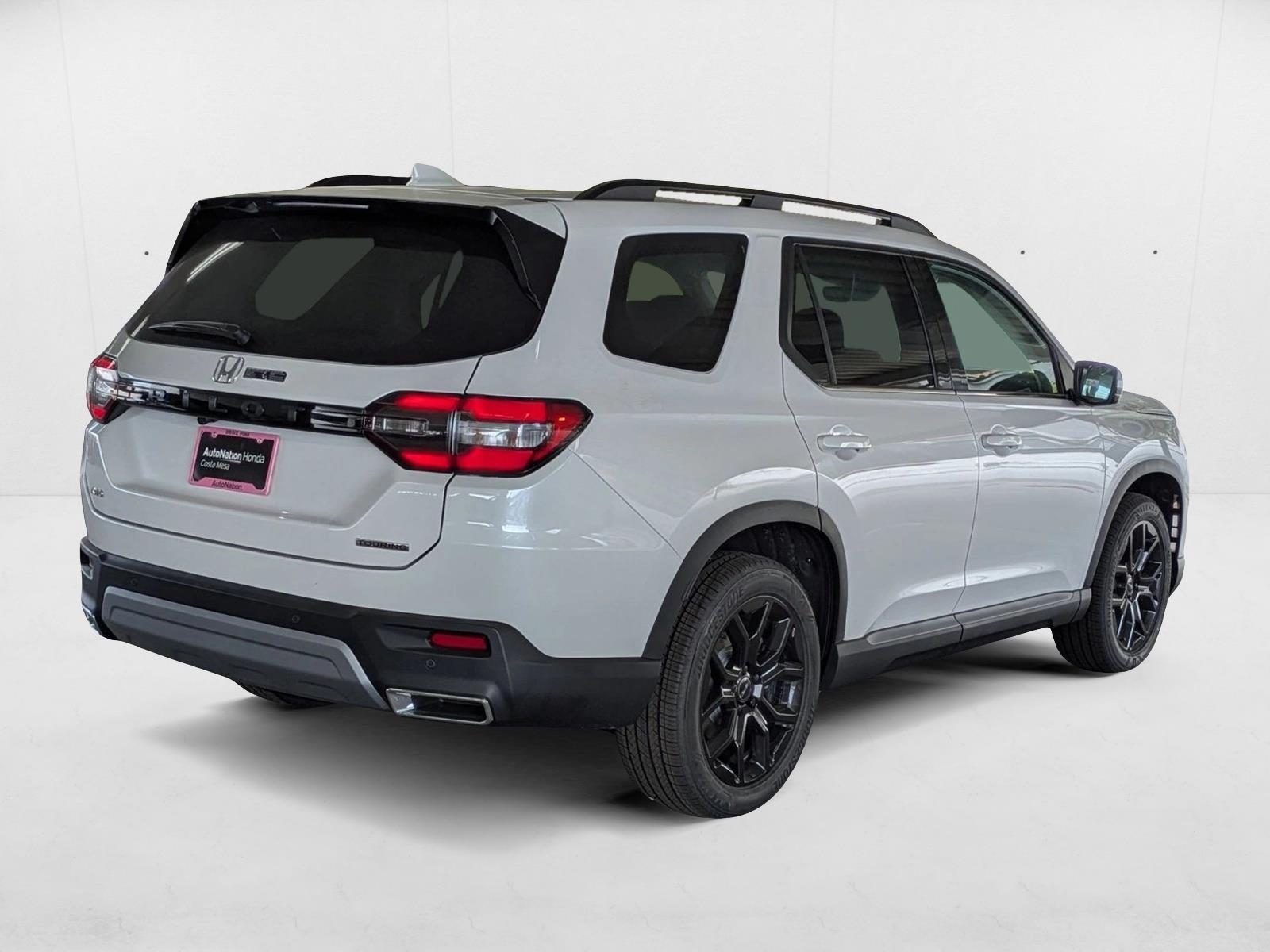 2025 Honda Pilot Touring photo 2
