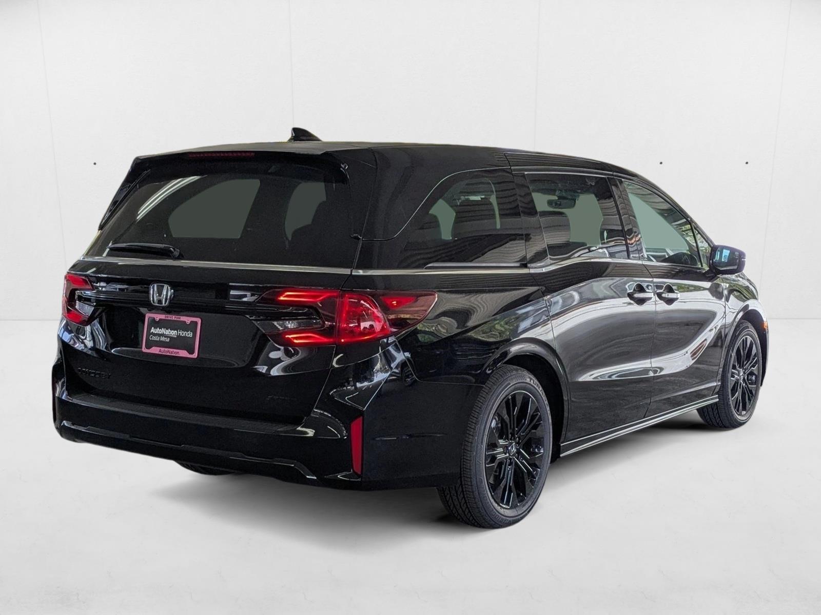 2026 Honda Odyssey photo 2