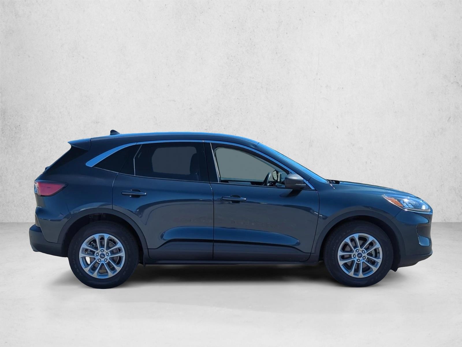 2022 Ford Escape SE photo 4