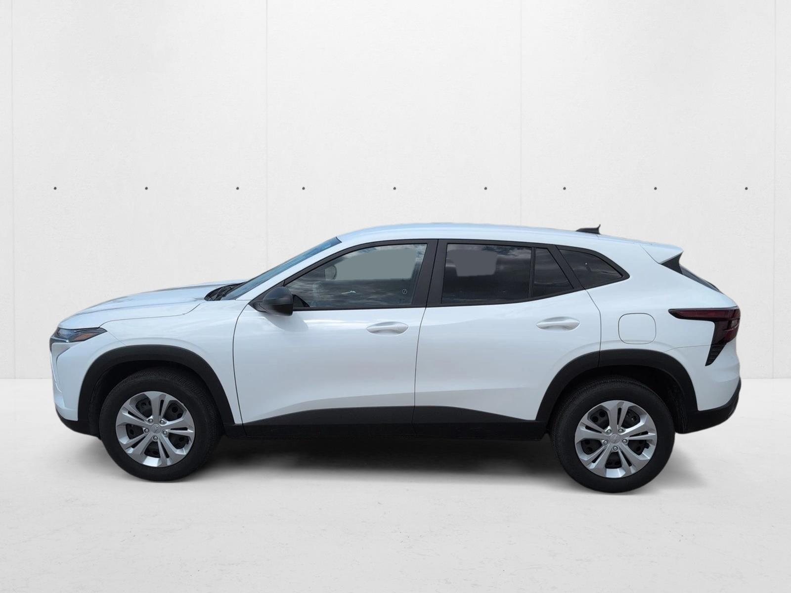 2025 Chevrolet Trax LS photo 4