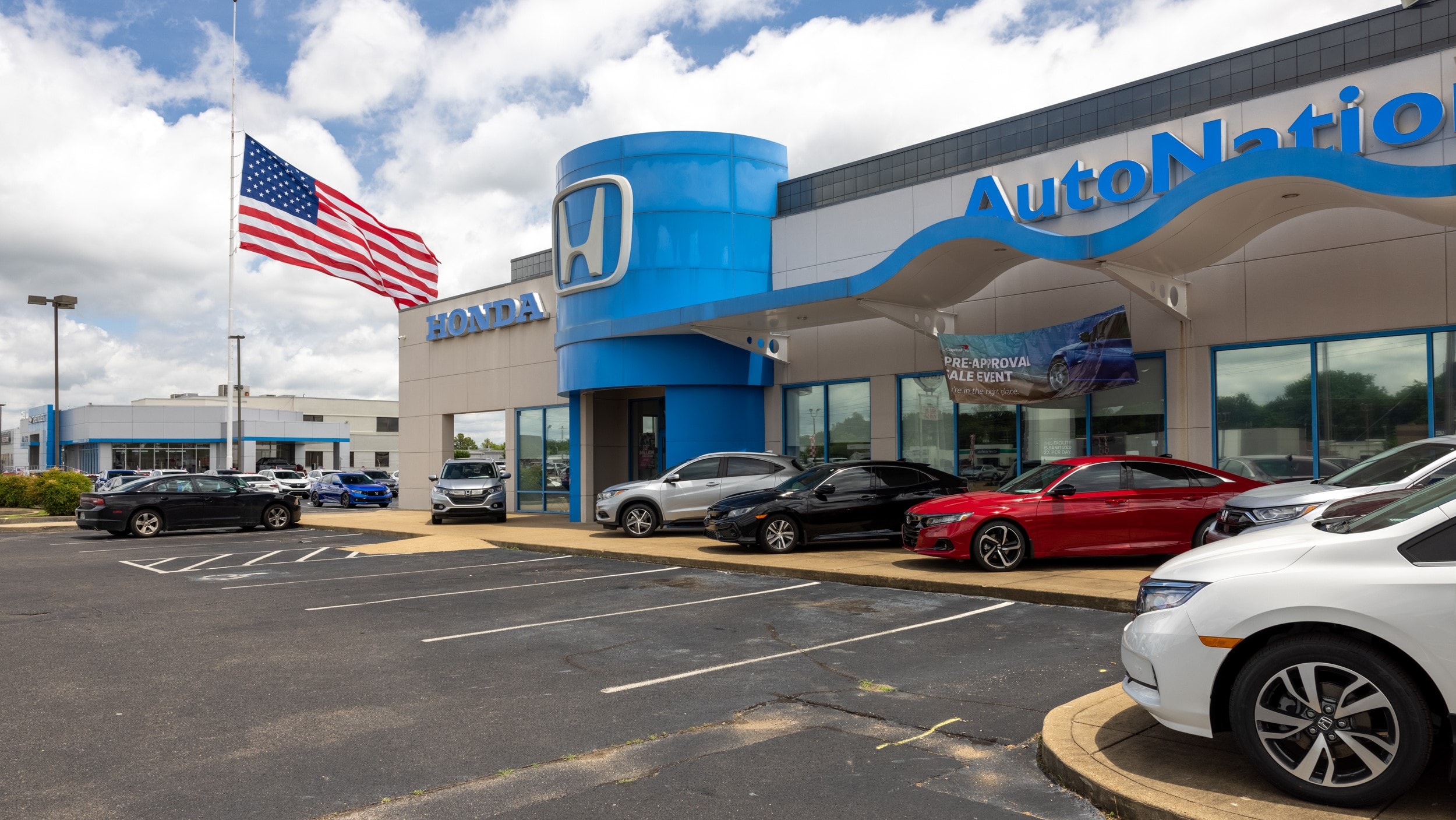 Exterior view of AutoNation Honda Covington Pike during the day