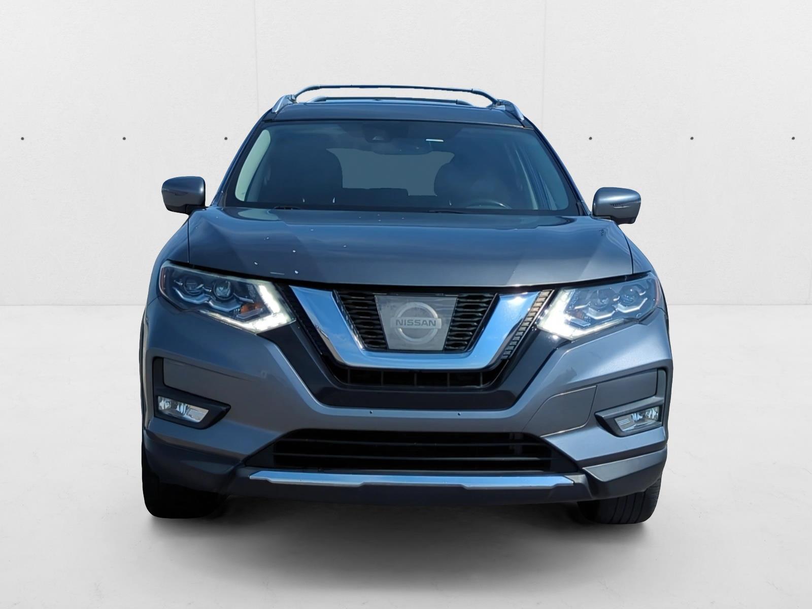 2017 Nissan Rogue SL Platinum photo 2