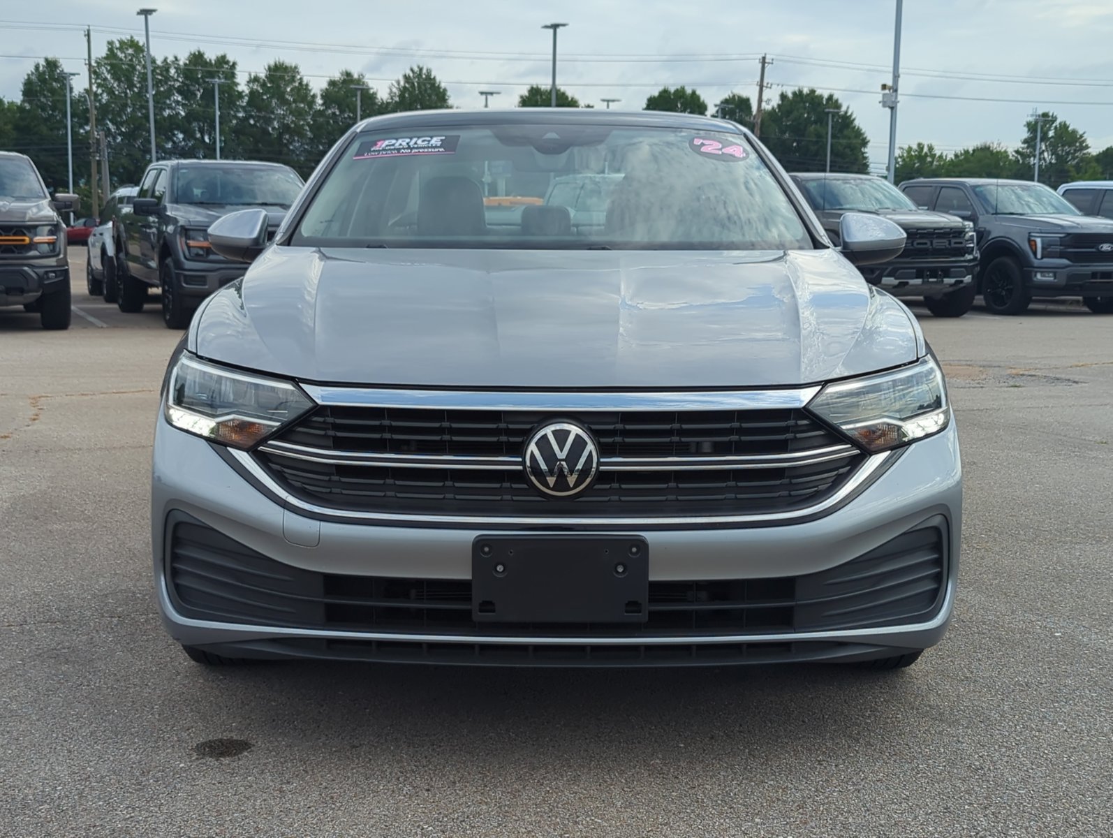 Used 2024 Volkswagen Jetta 1.5T SE Sedan