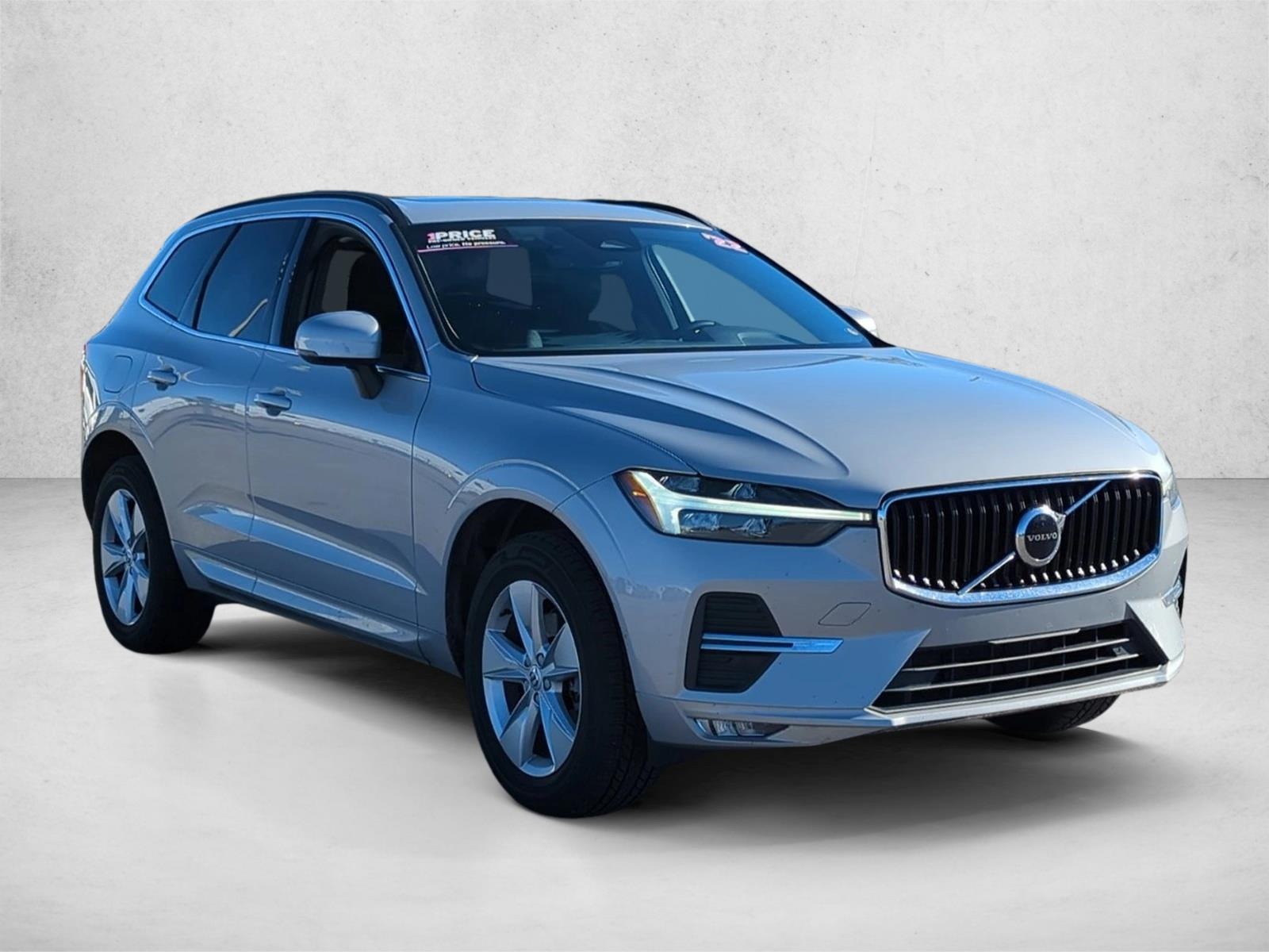 2022 Volvo XC60 B5 Momentum photo 3