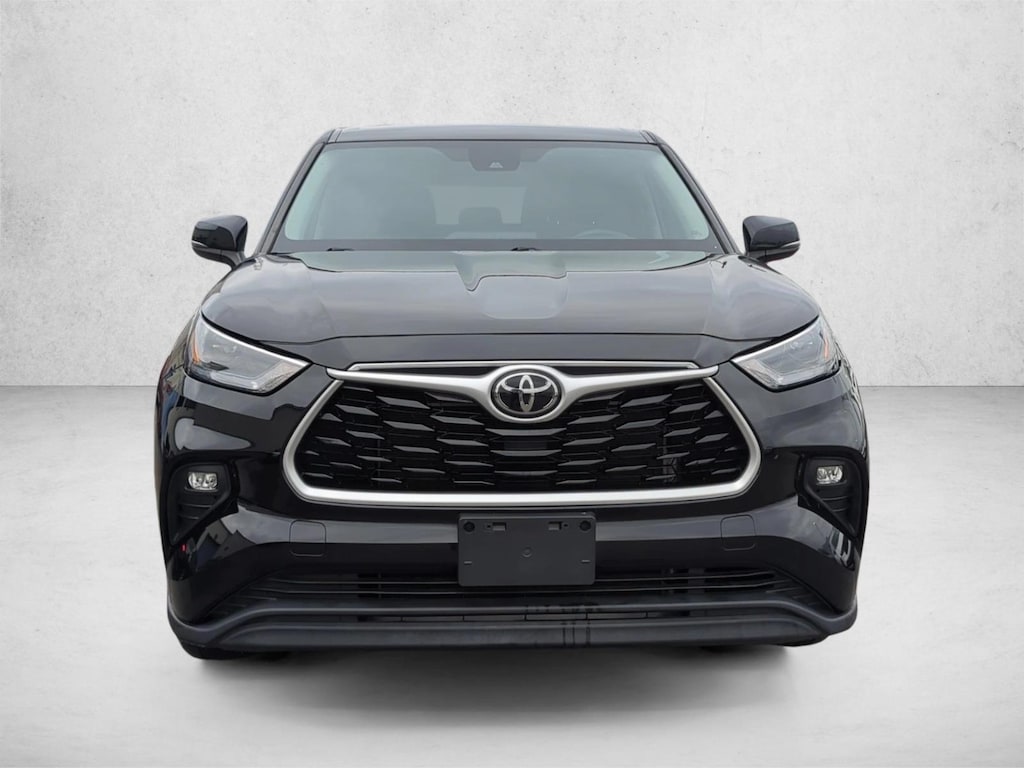Used 2022 Toyota Highlander LE SUV