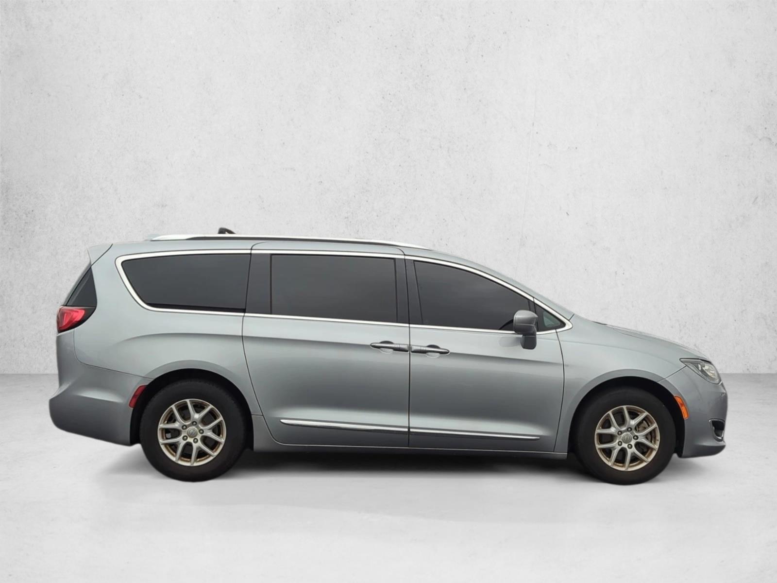 2020 Chrysler Pacifica Touring L photo 4