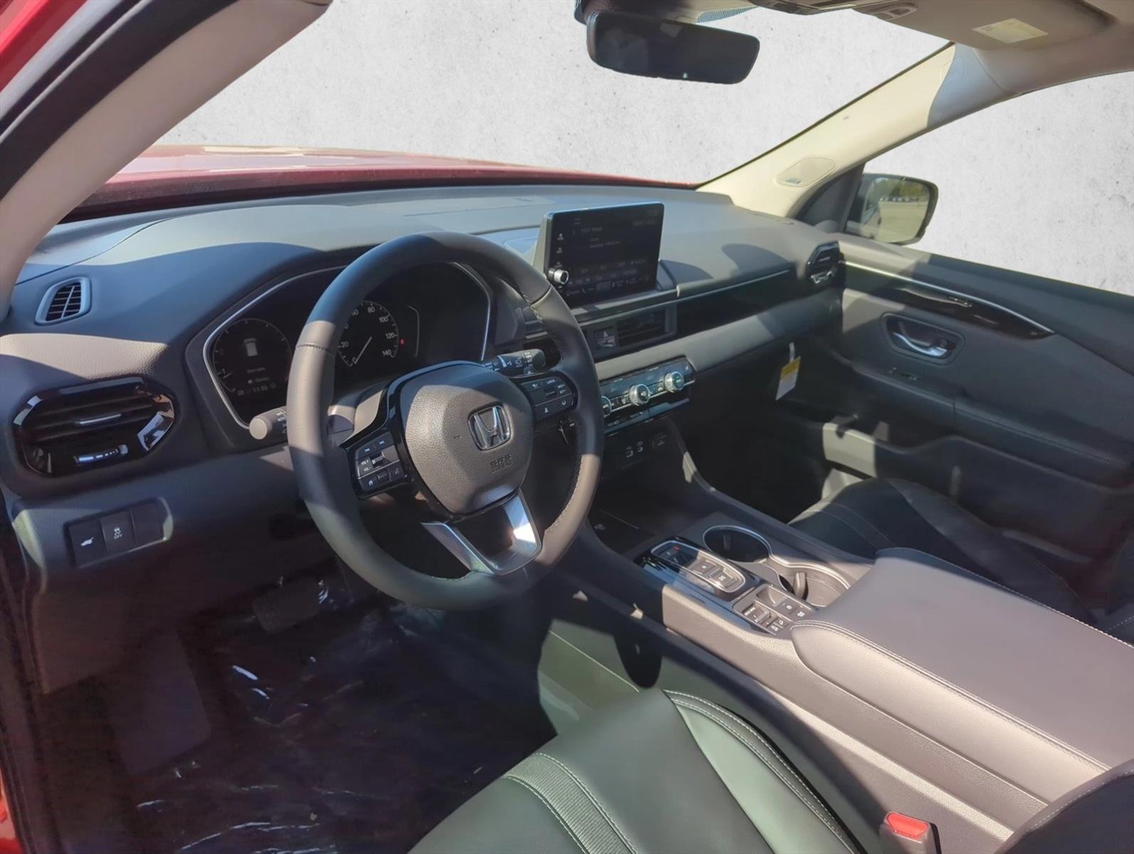 2025 Honda Pilot Touring photo 2