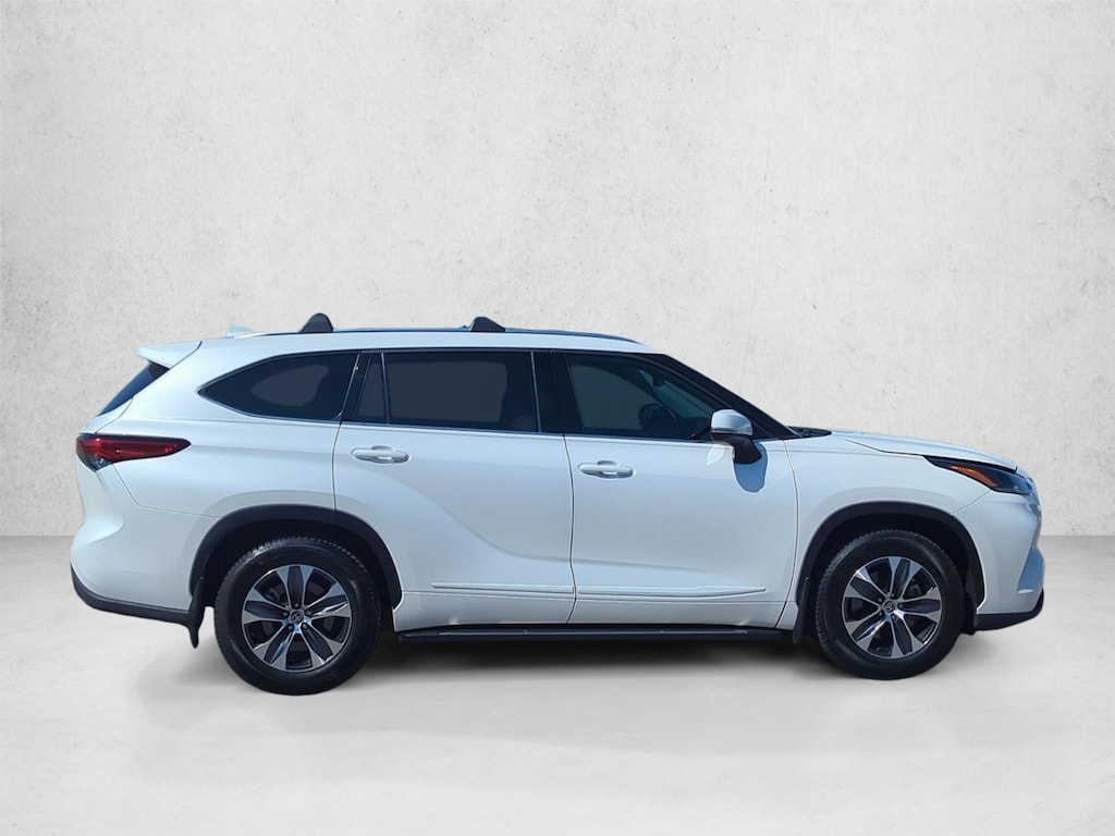 Used 2021 Toyota Highlander XLE SUV