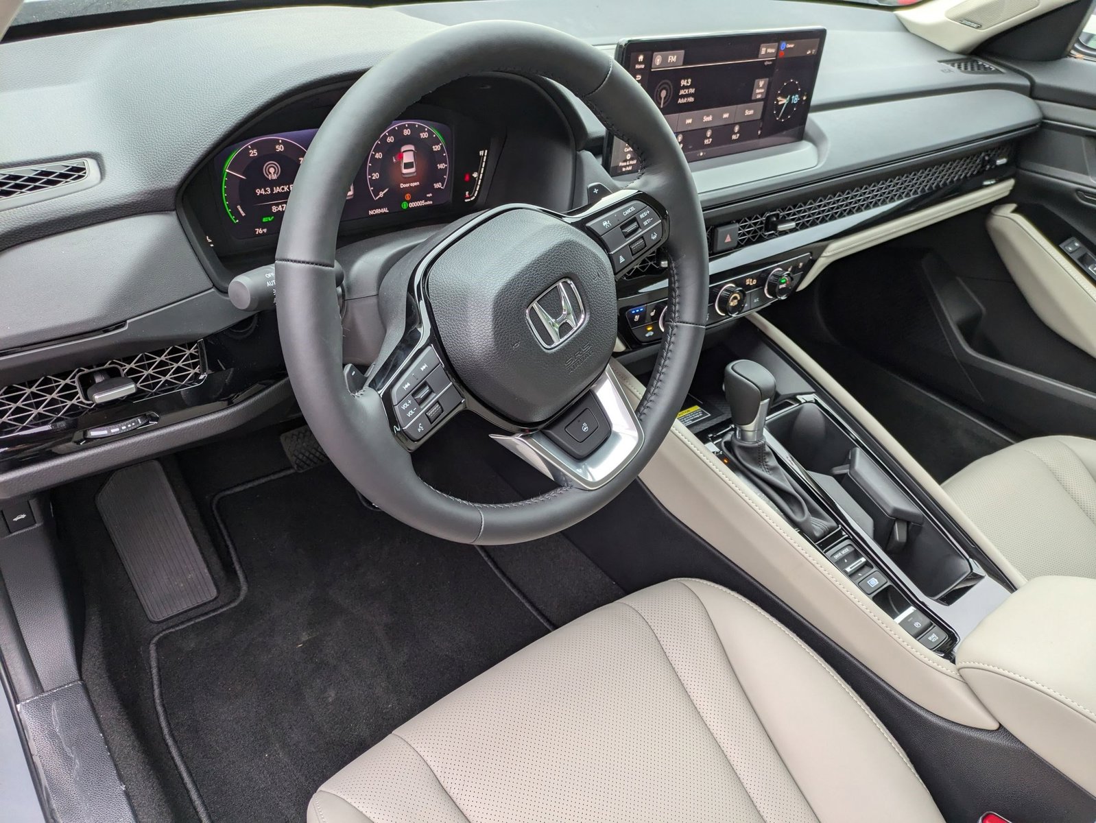 2025 Honda Accord Hybrid Touring photo 3