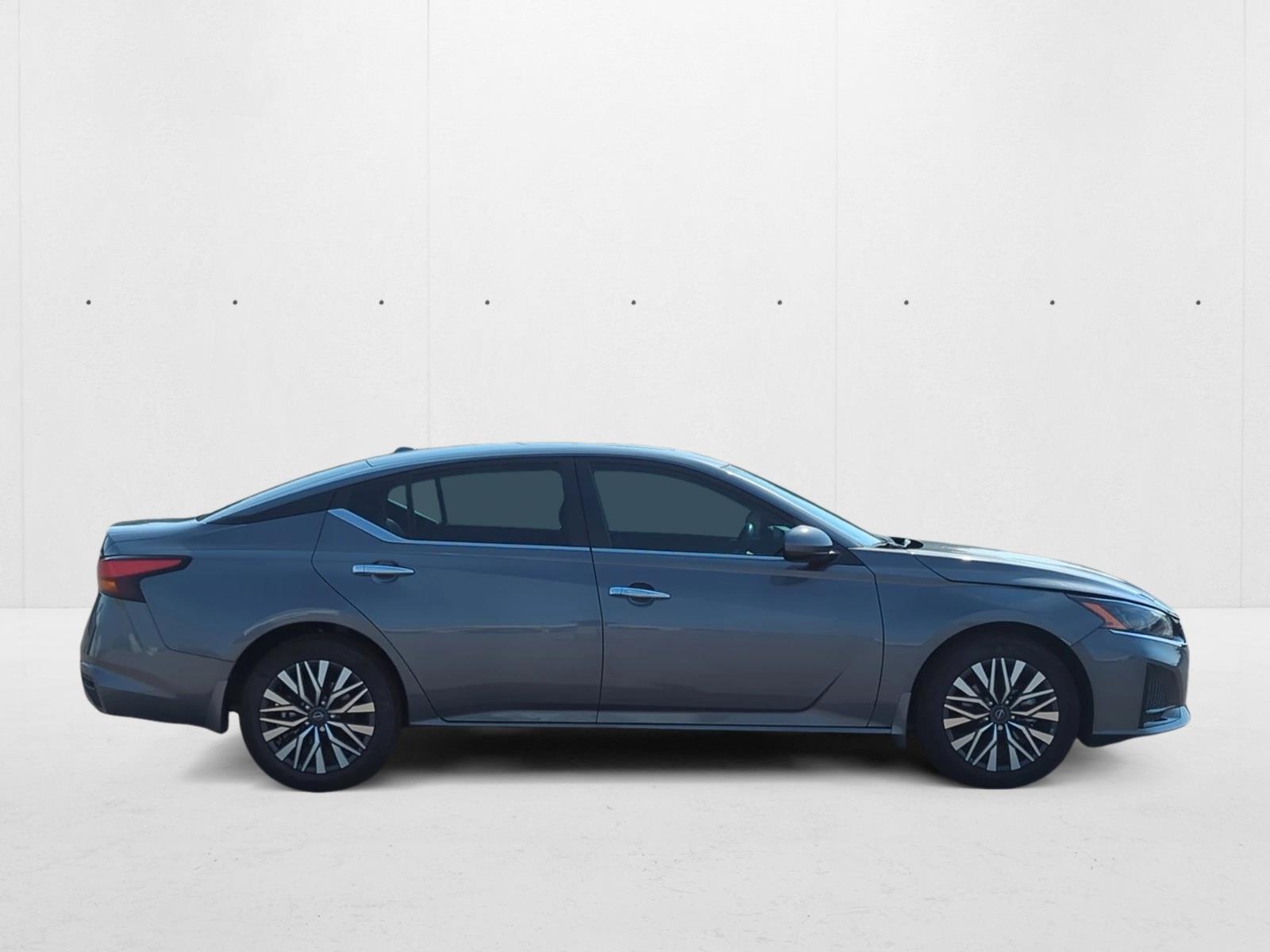 2024 Nissan Altima 2.5 SV photo 4