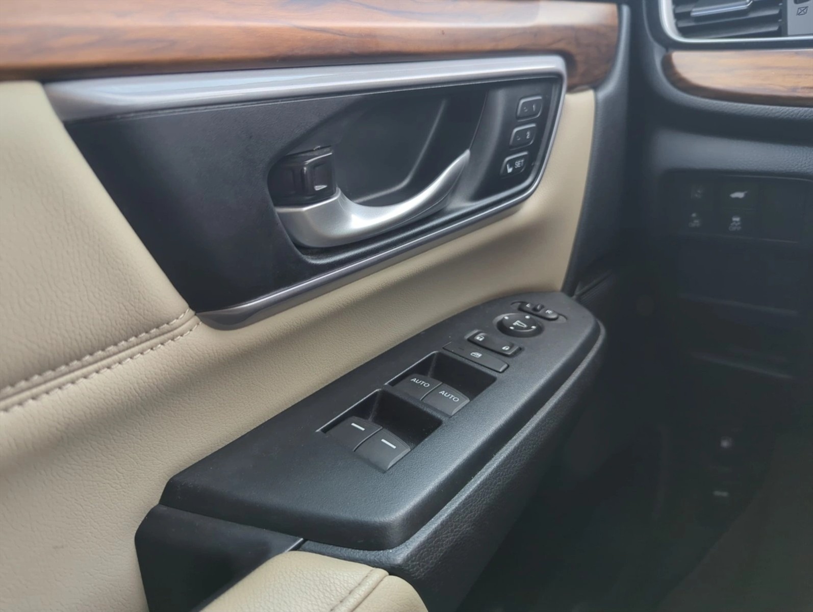 2017 Honda CR-V Touring - Photo 25