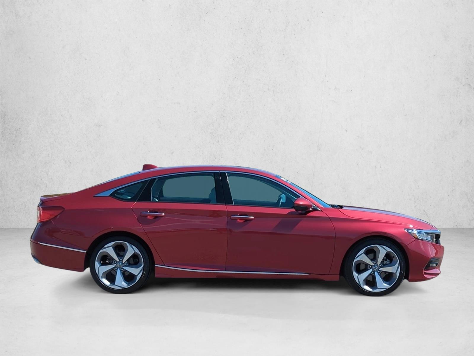 2018 Honda Accord Touring 2.0T photo 4