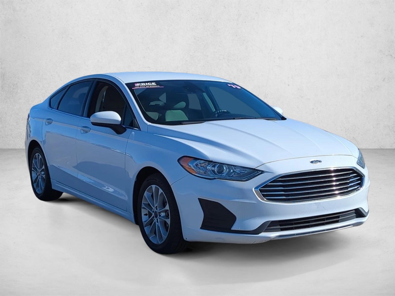 2019 Ford Fusion Hybrid SE photo 3