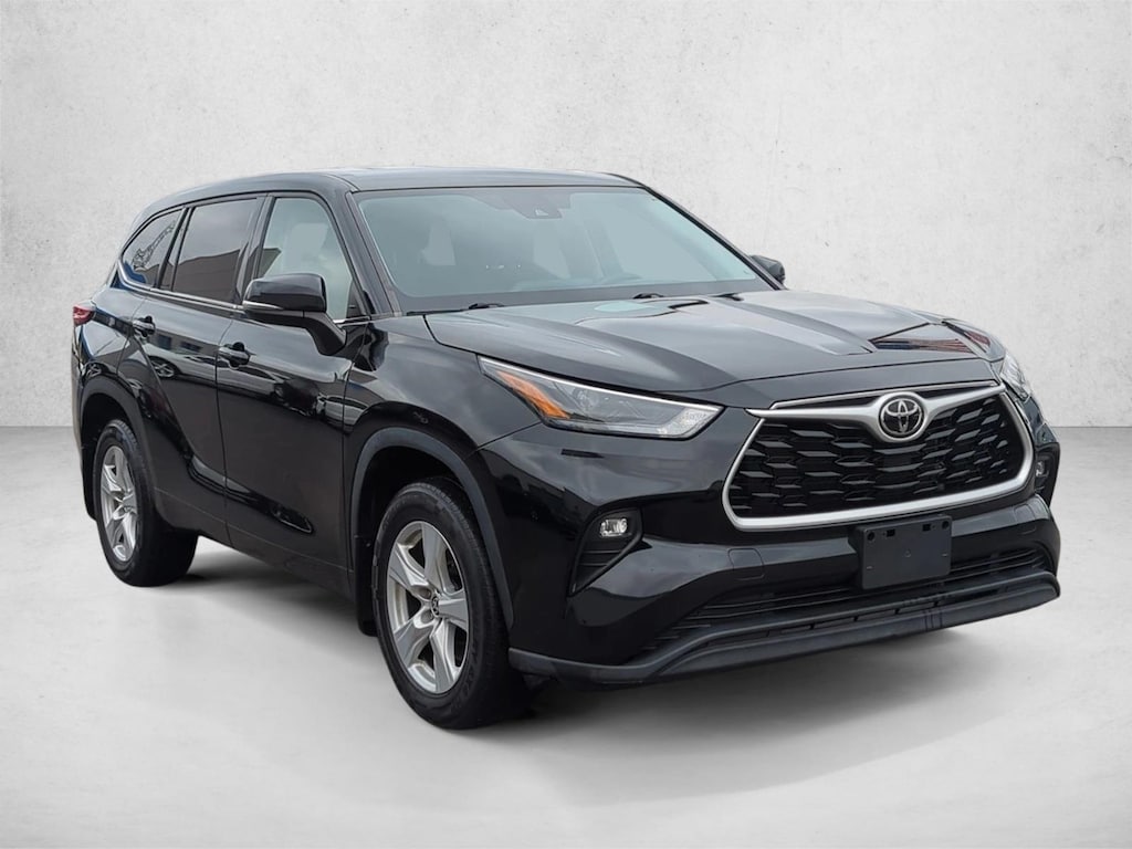 Used 2022 Toyota Highlander LE SUV