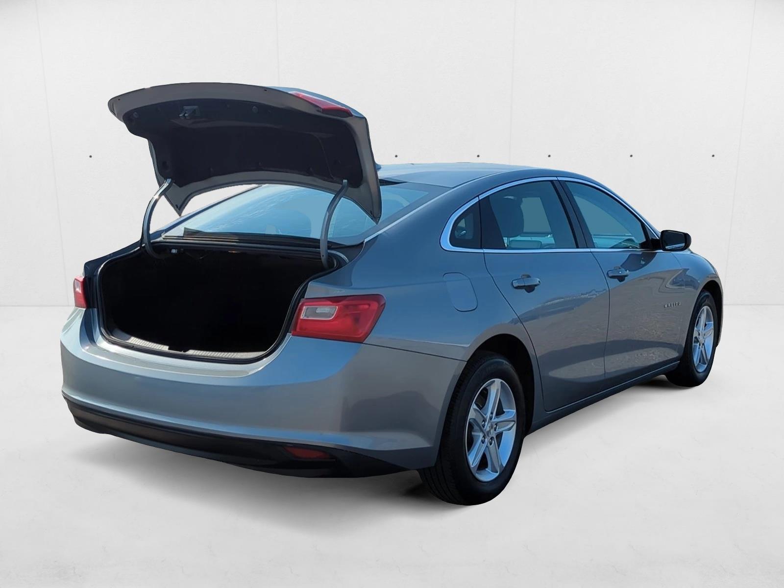 2023 Chevrolet Malibu 1LT photo 2