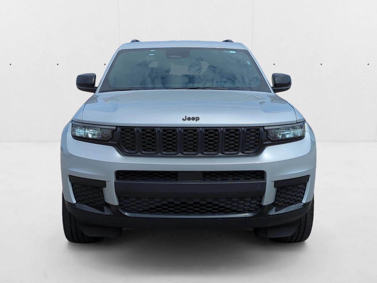 2023 Jeep Grand Cherokee Laredo photo 2