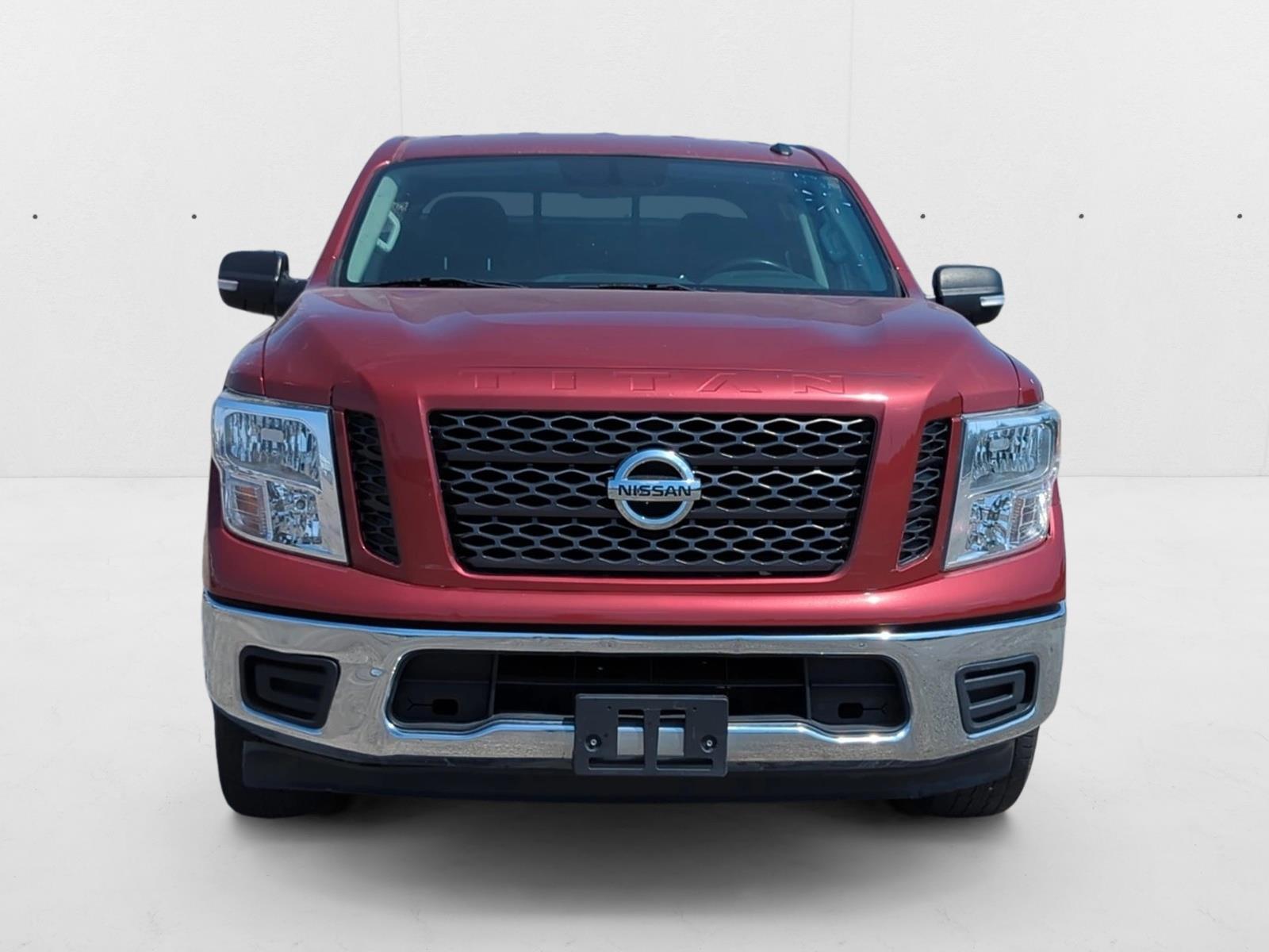 2019 Nissan Titan SV Crew Cab photo 2