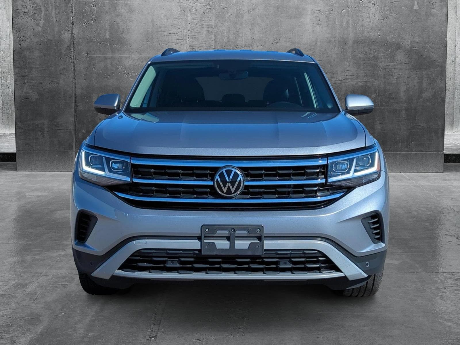 Used 2022 Volkswagen Atlas SE w/Tech with VIN 1V2HR2CA3NC542898 for sale in Memphis, TN