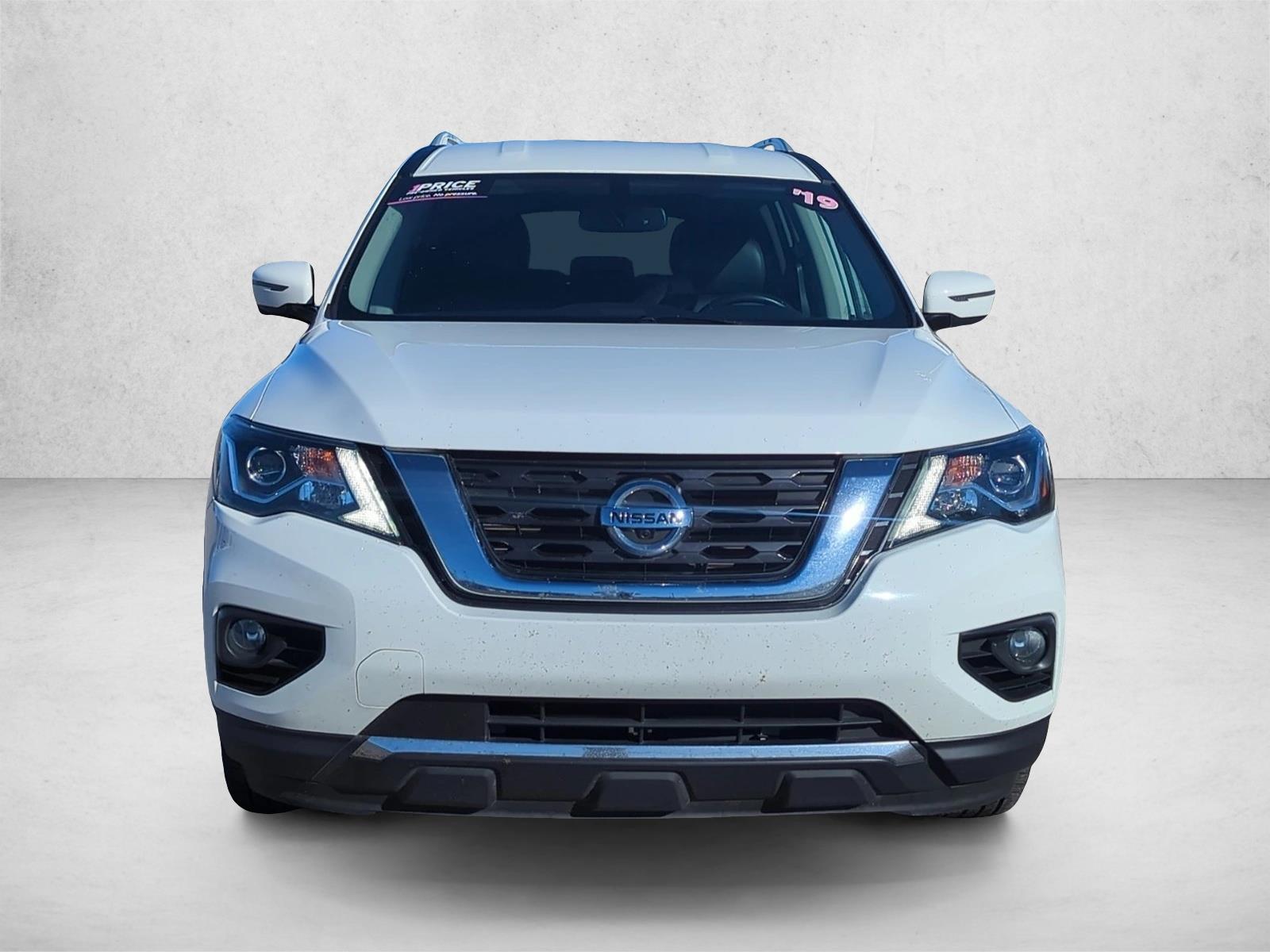 2019 Nissan Pathfinder SL photo 2