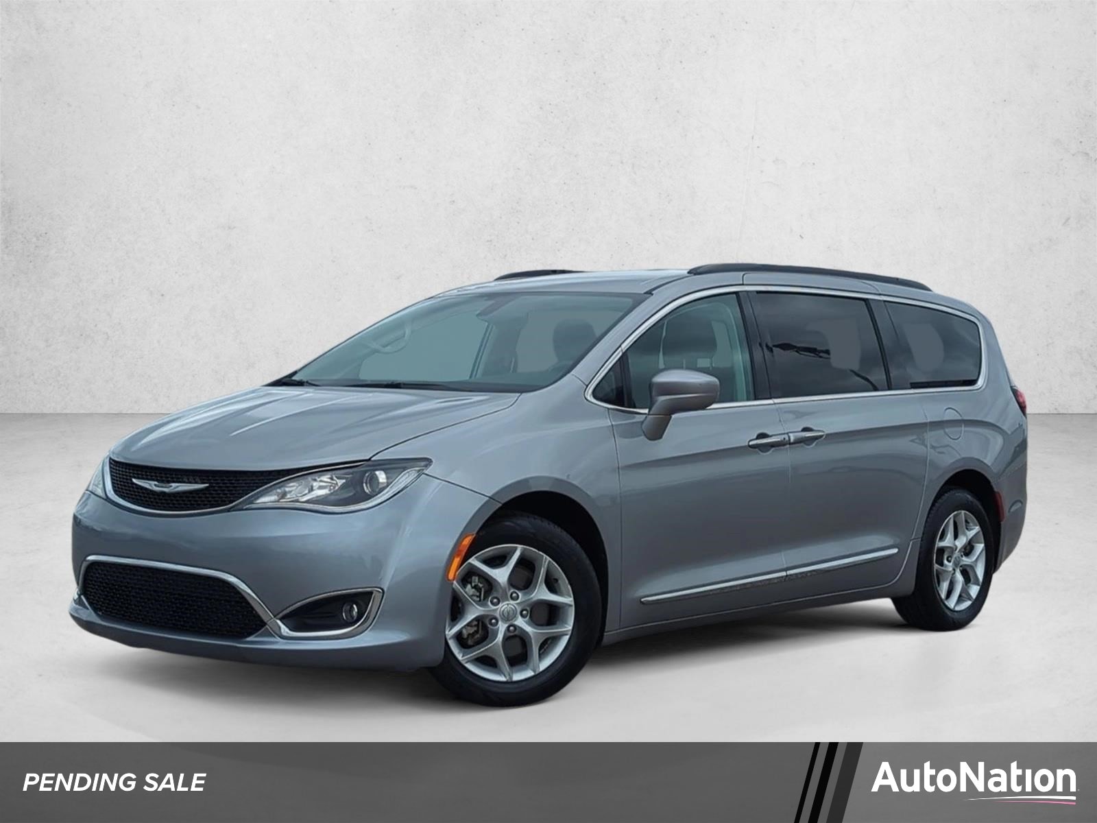 2017 Chrysler Pacifica Touring-L's photo
