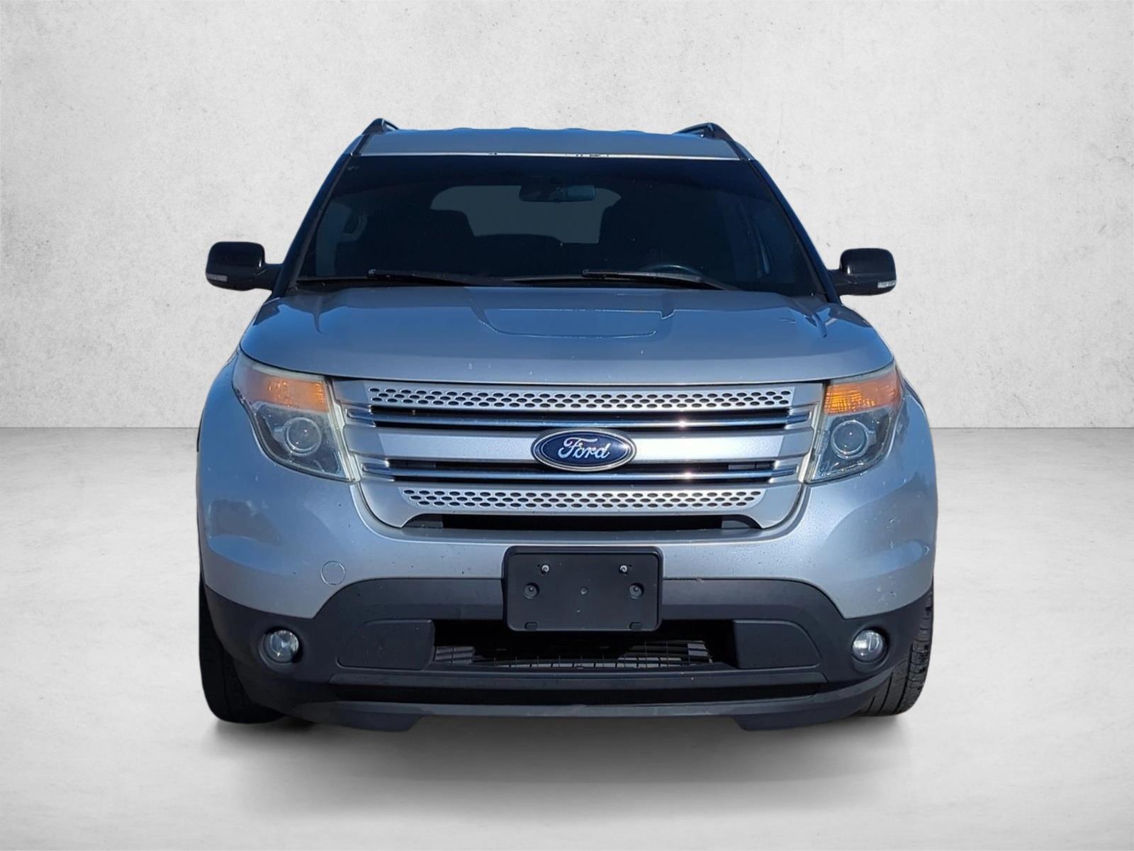 2015 Ford Explorer XLT photo 2