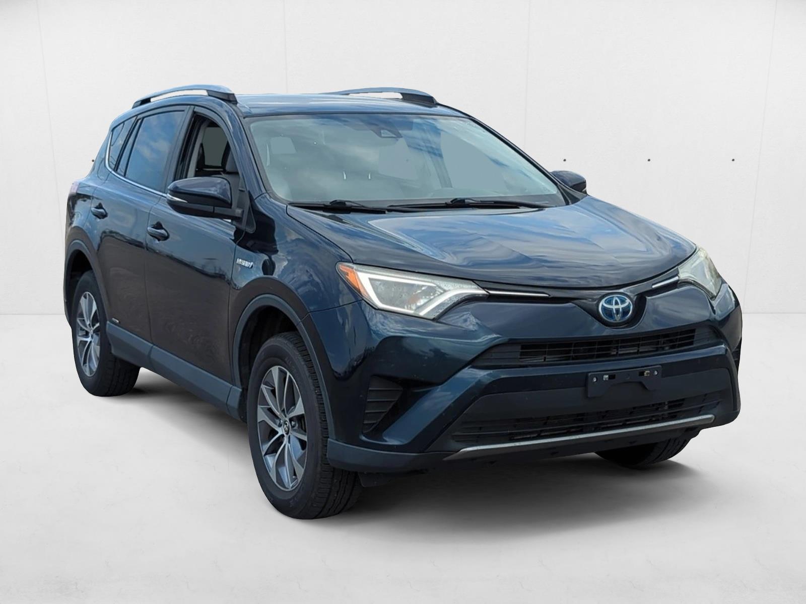 2018 Toyota RAV4 Hybrid LE photo 2
