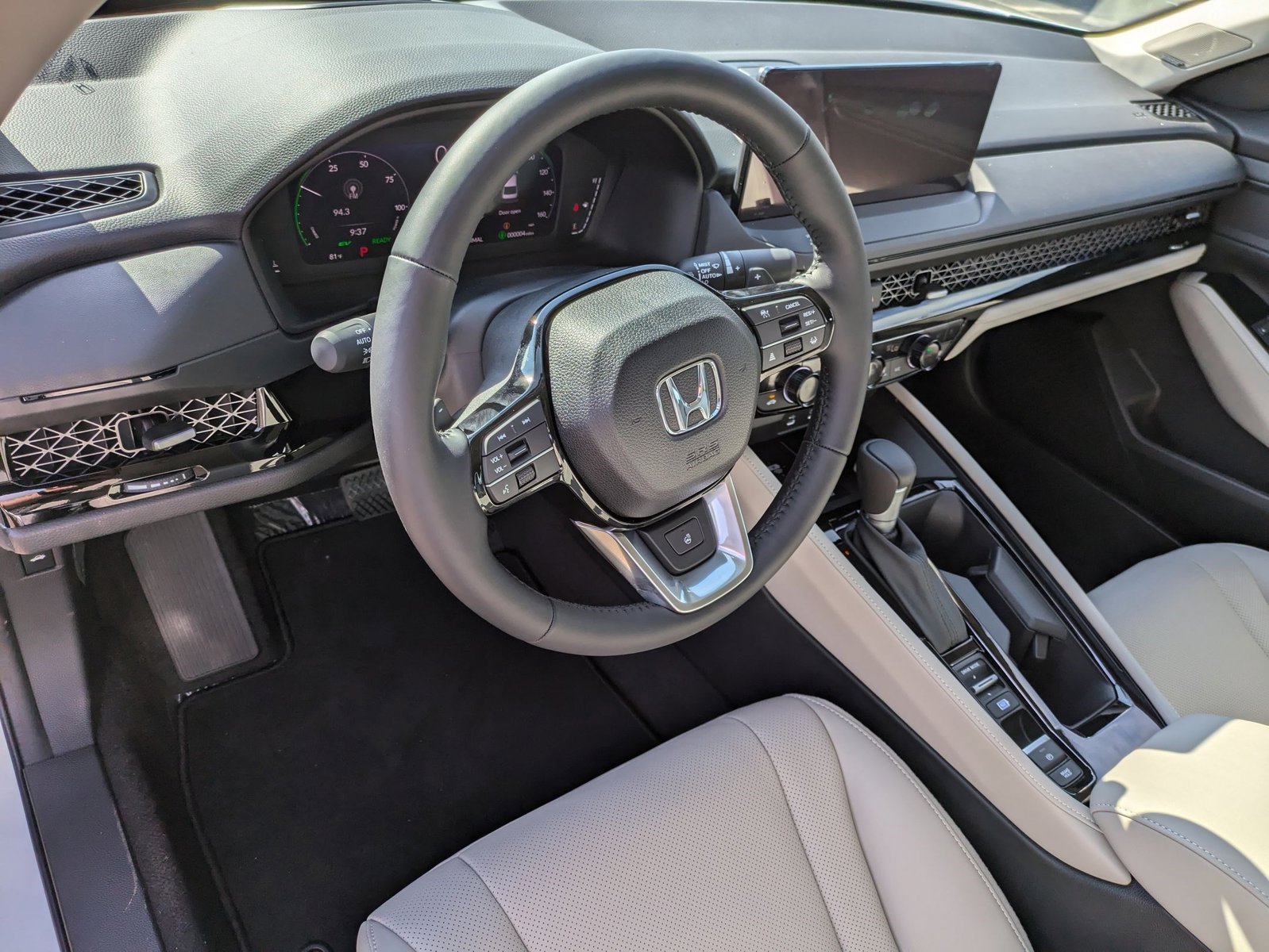 2025 Honda Accord Hybrid Touring photo 3