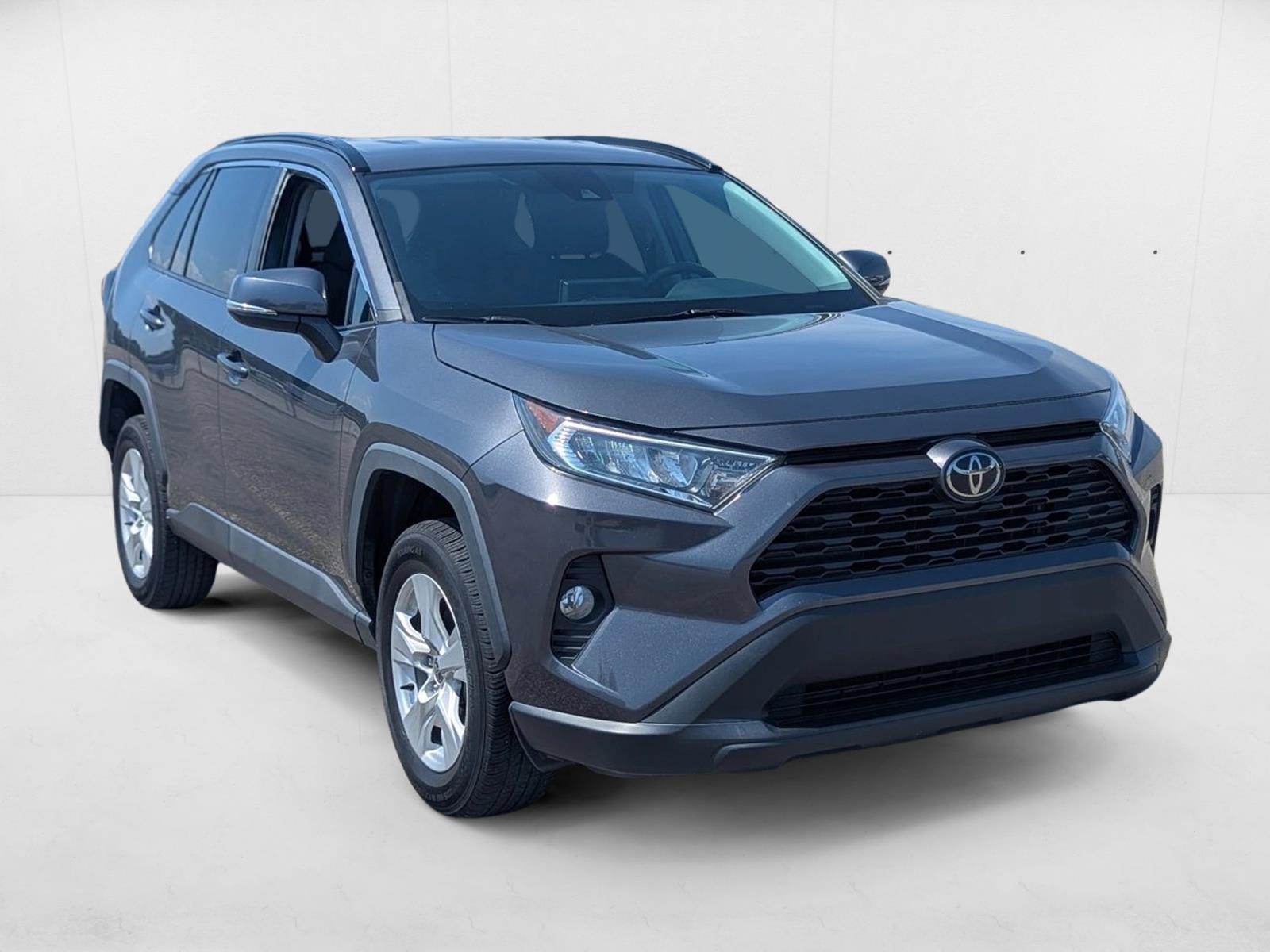 2021 Toyota RAV4 XLE photo 3