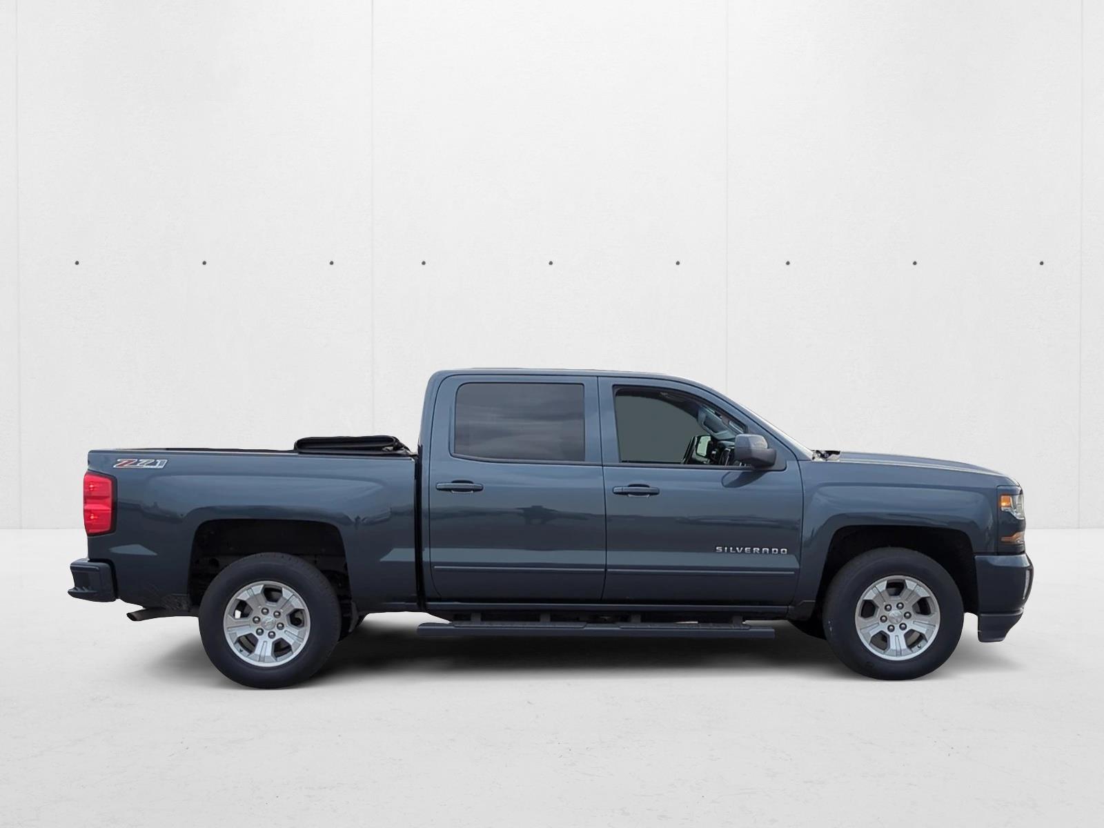 2017 Chevrolet Silverado 1500 LT photo 4