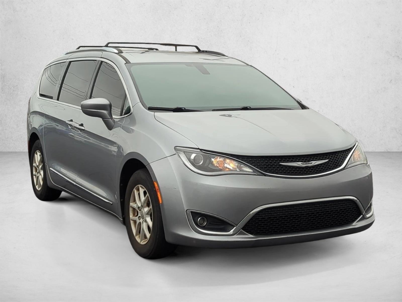 2020 Chrysler Pacifica Touring L photo 3