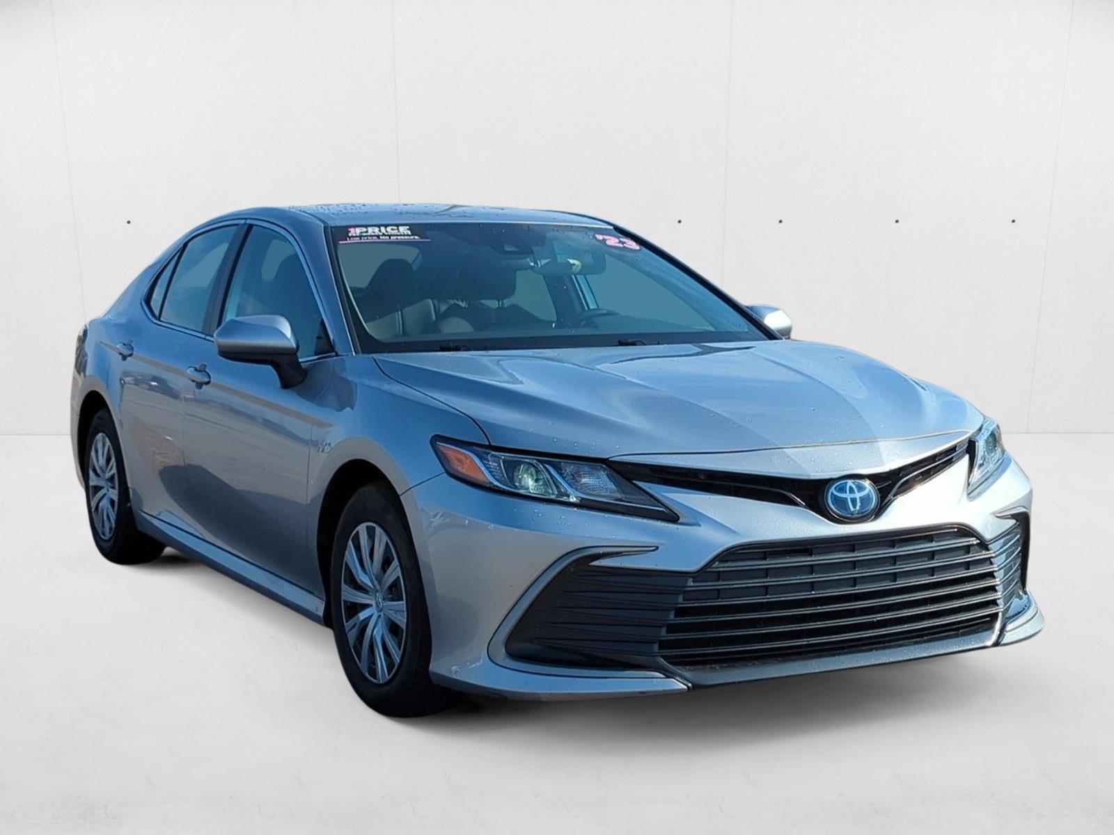 2023 Toyota Camry Hybrid LE photo 3