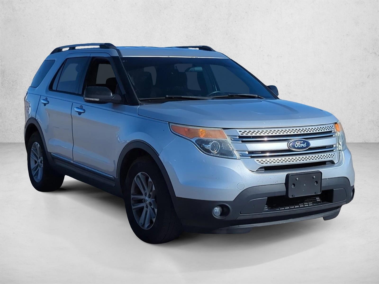 2015 Ford Explorer XLT photo 3