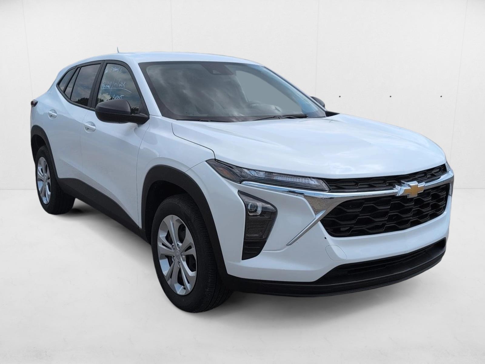 2025 Chevrolet Trax LS photo 3