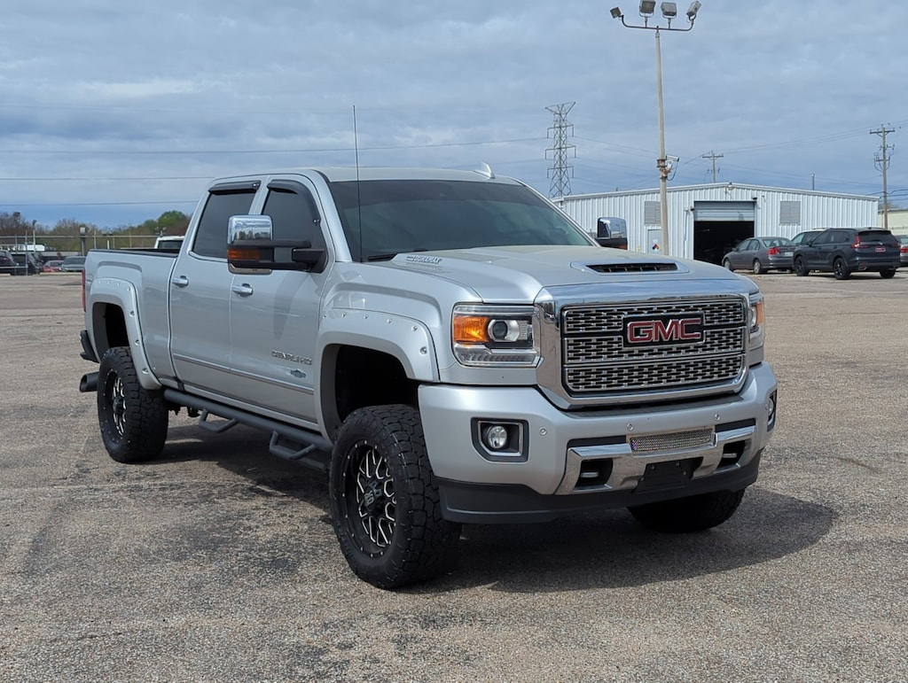 Used 2018 GMC Sierra 2500HD Denali Truck Crew Cab
