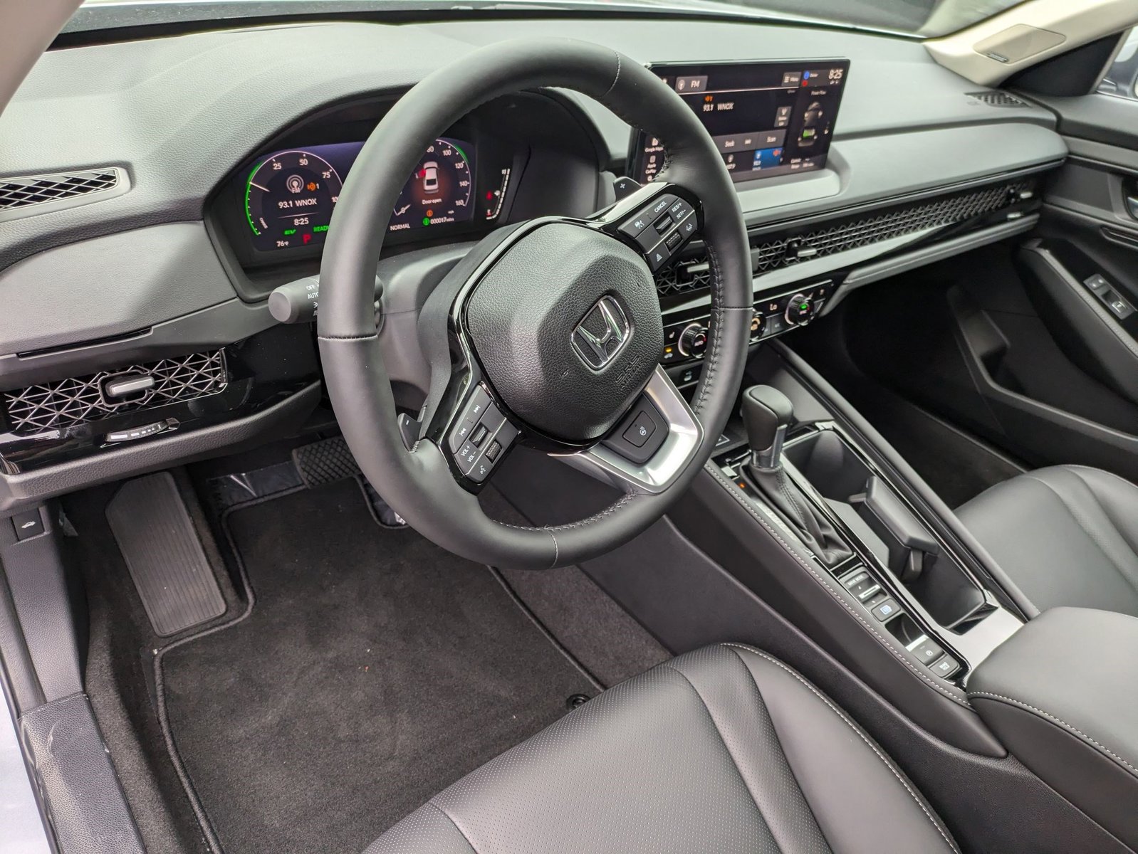 2025 Honda Accord Hybrid Touring photo 2