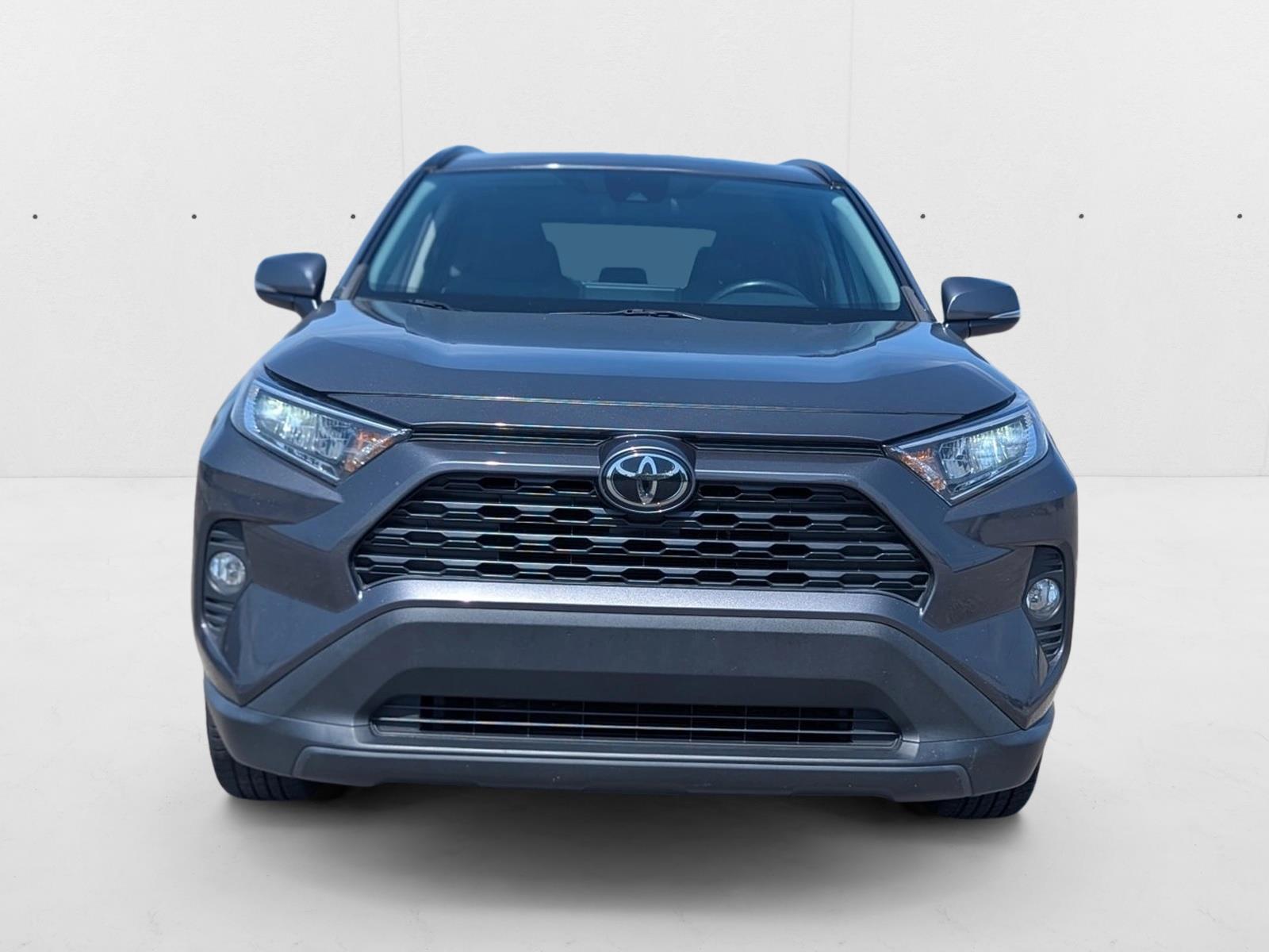 2021 Toyota RAV4 XLE photo 2