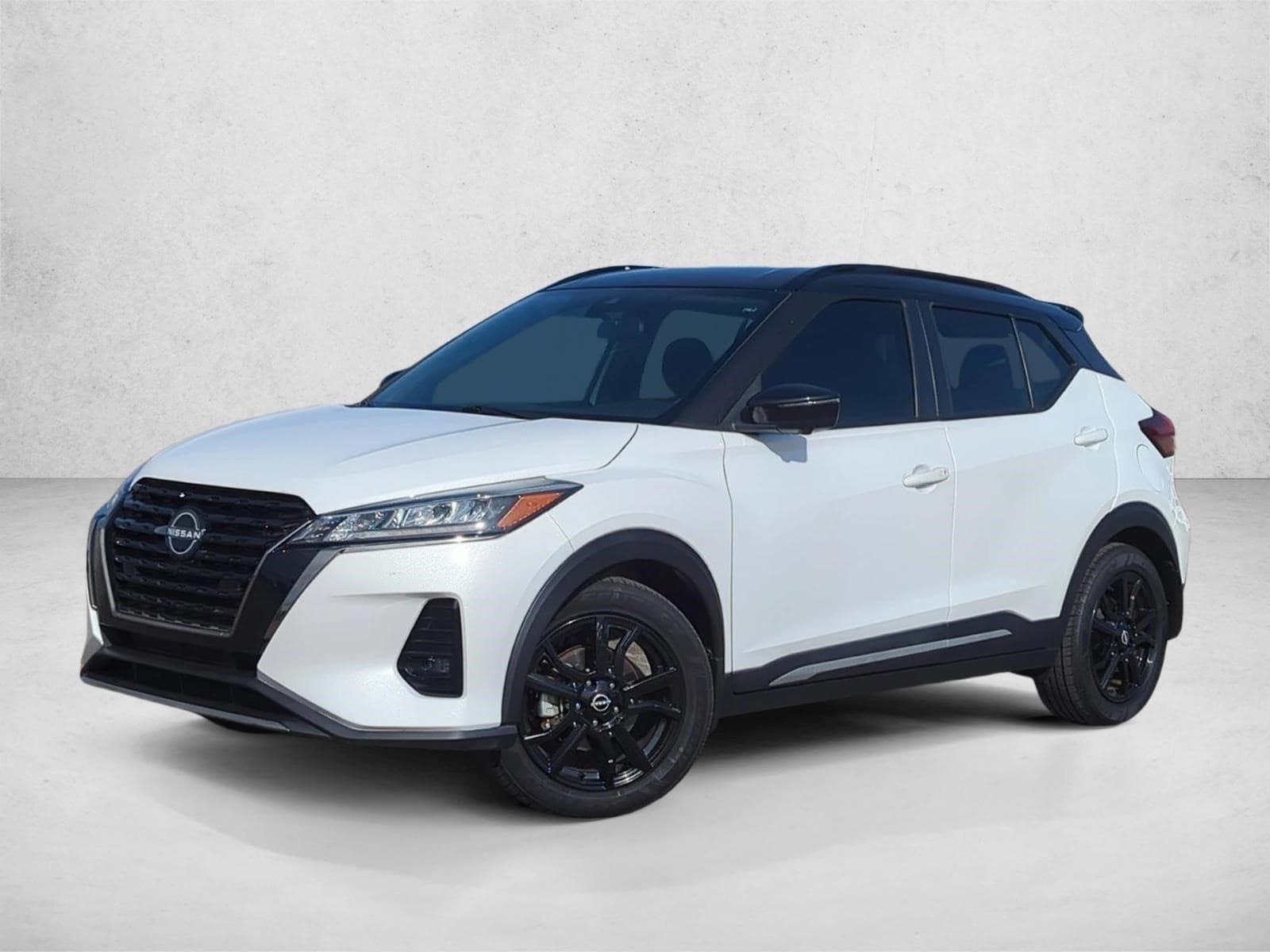 2022 Nissan Kicks SR's photo