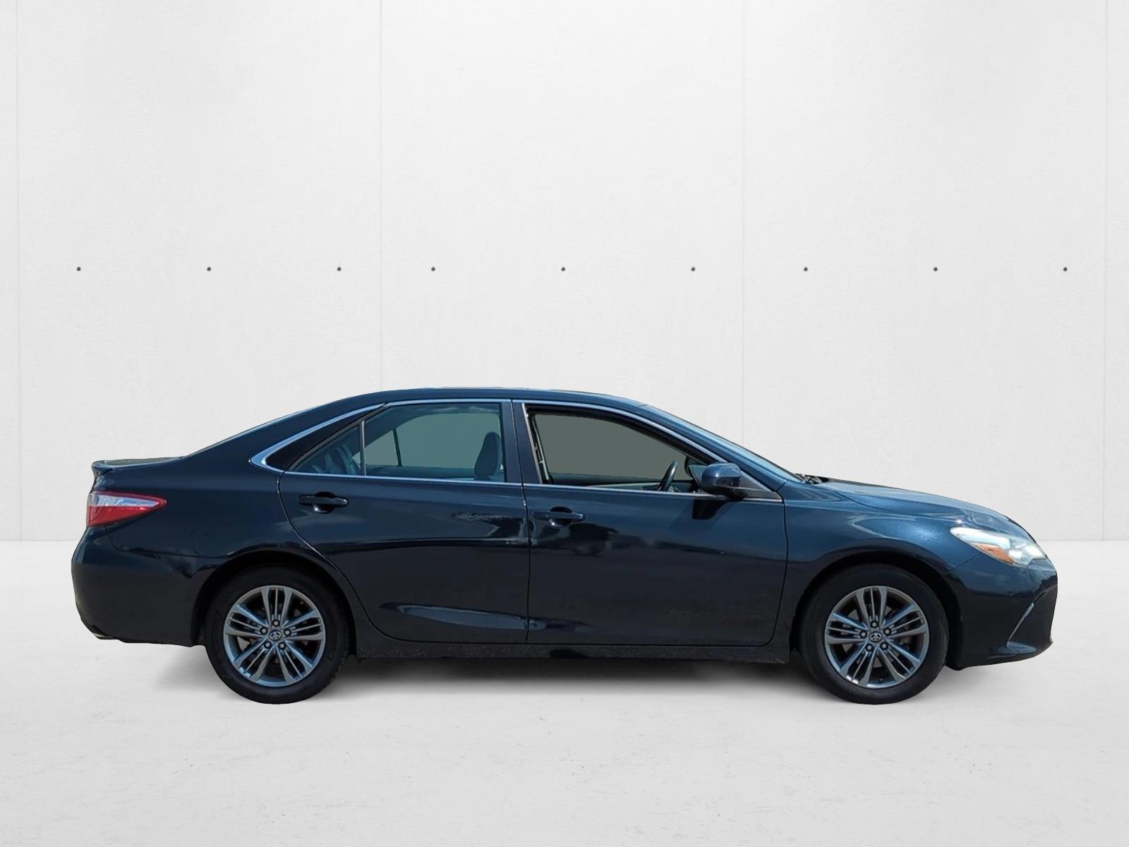 2016 Toyota Camry SE photo 4